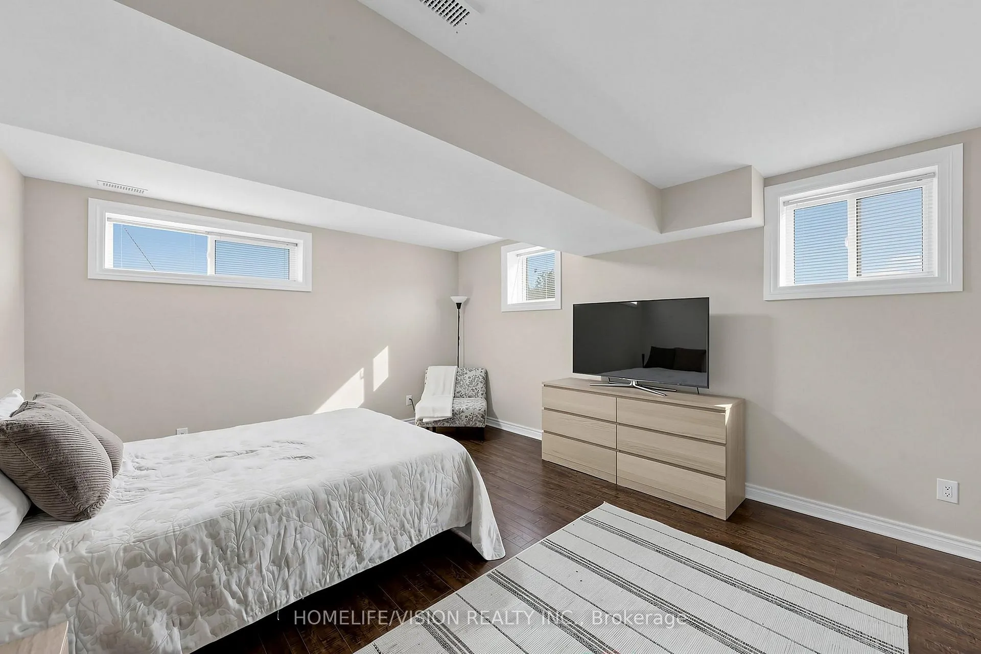 Photo 32 of 69 Don Valley Drive, Toronto, Broadview North — HOMEH