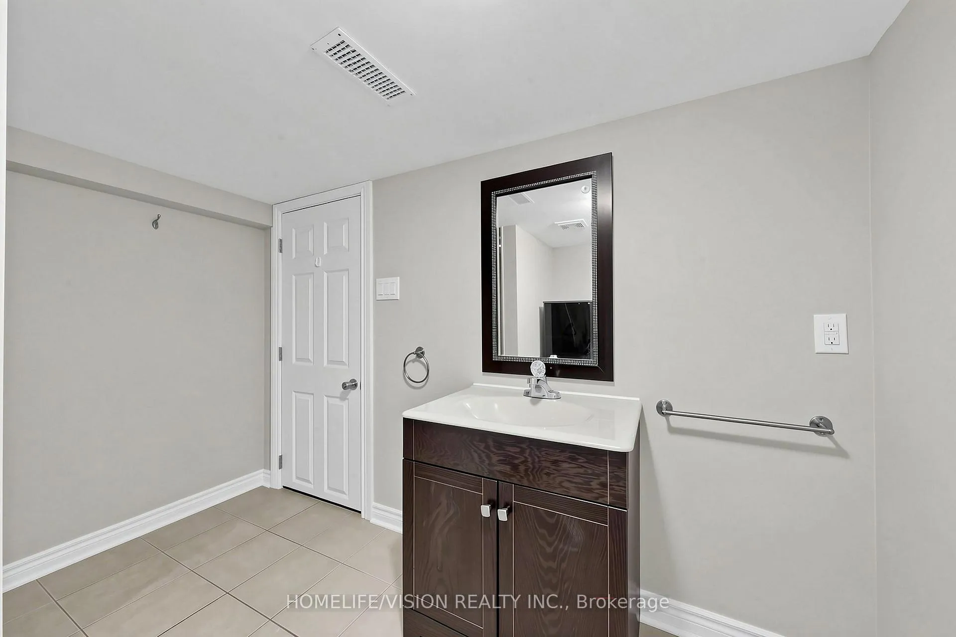 Photo 35 of 69 Don Valley Drive, Toronto, Broadview North — HOMEH