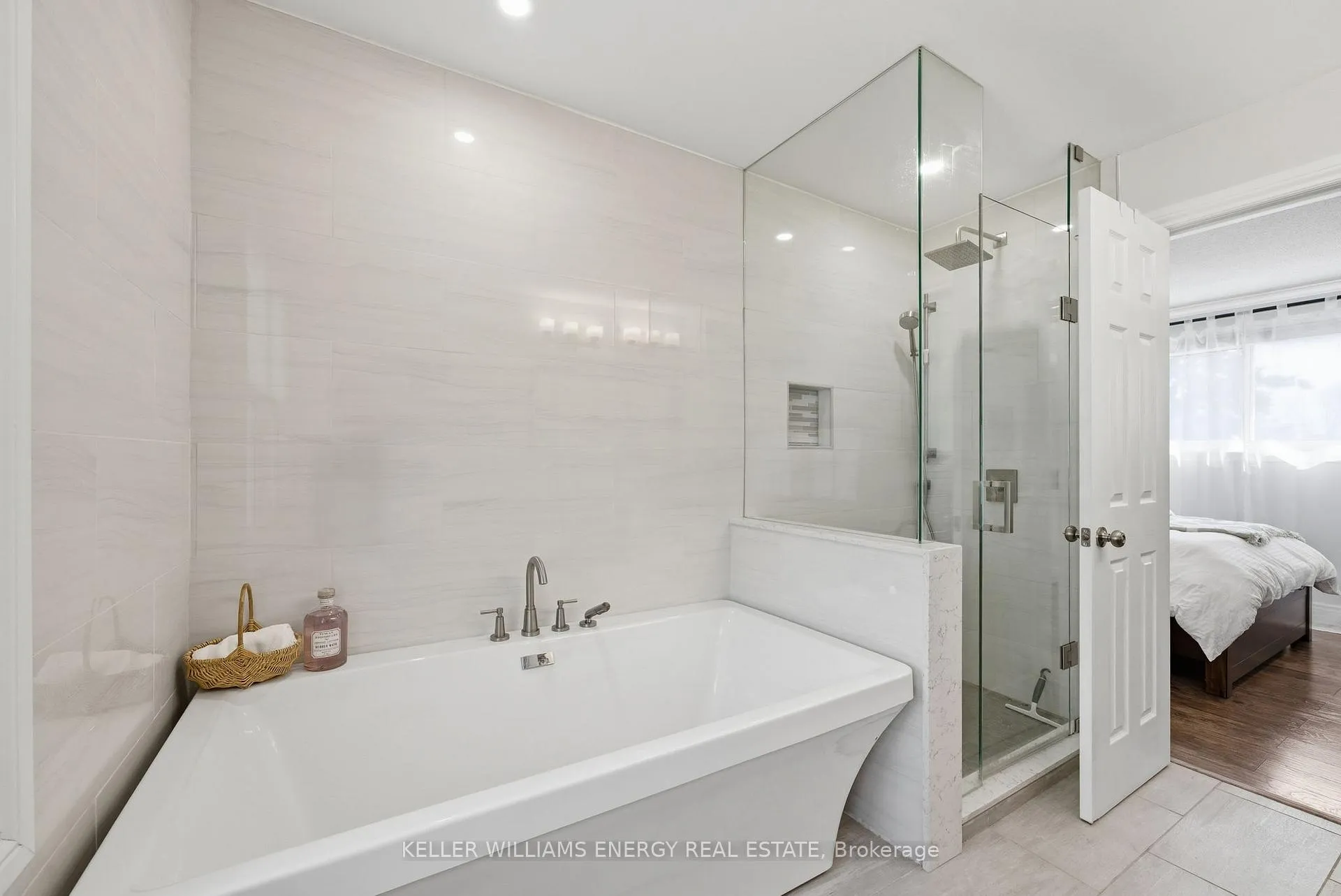 Photo 24 of 67 Rhonda Boulevard, Clarington, Bowmanville — HOMEH