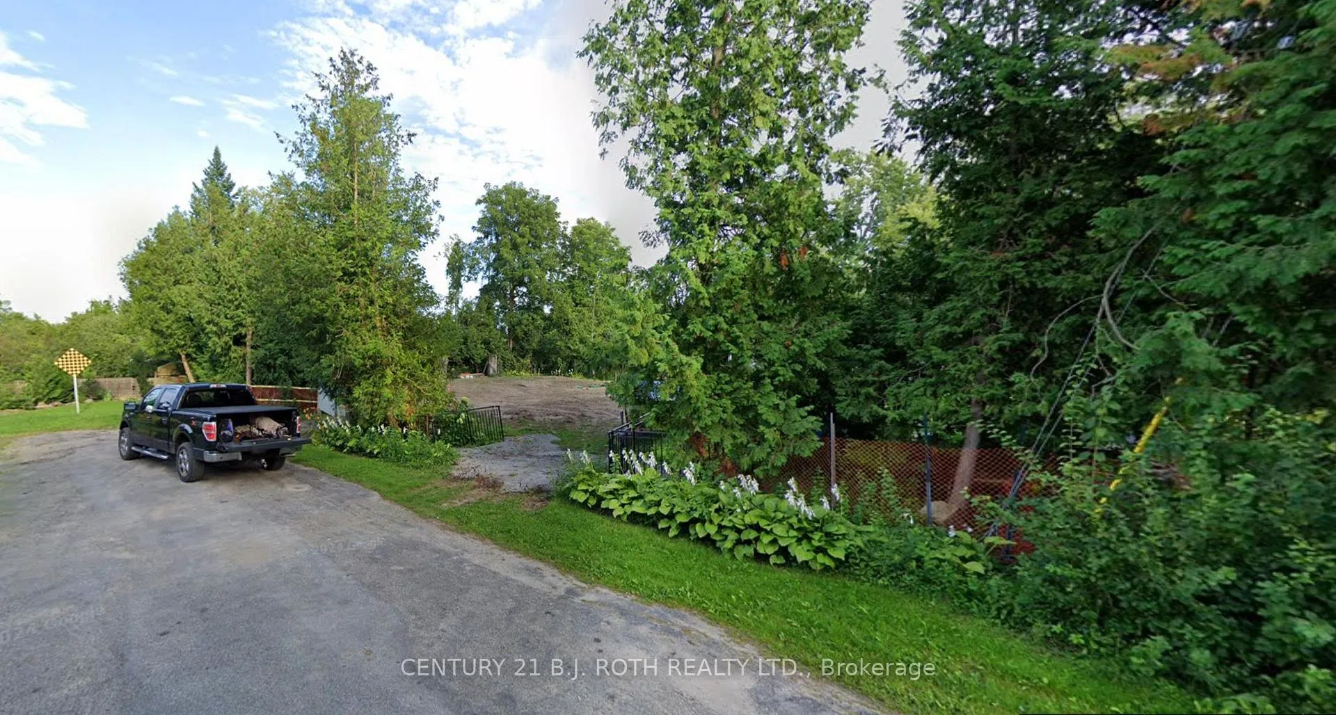 Photo 2 of 21 Corners Avenue, Georgina, Pefferlaw — HOMEH