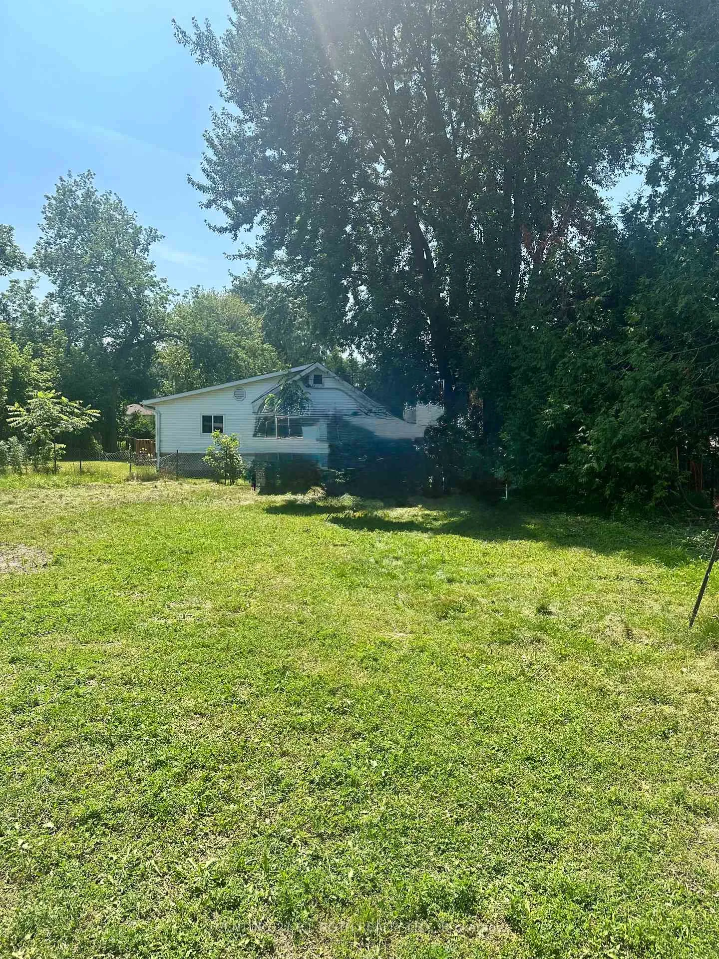 Photo 5 of 21 Corners Avenue, Georgina, Pefferlaw — HOMEH