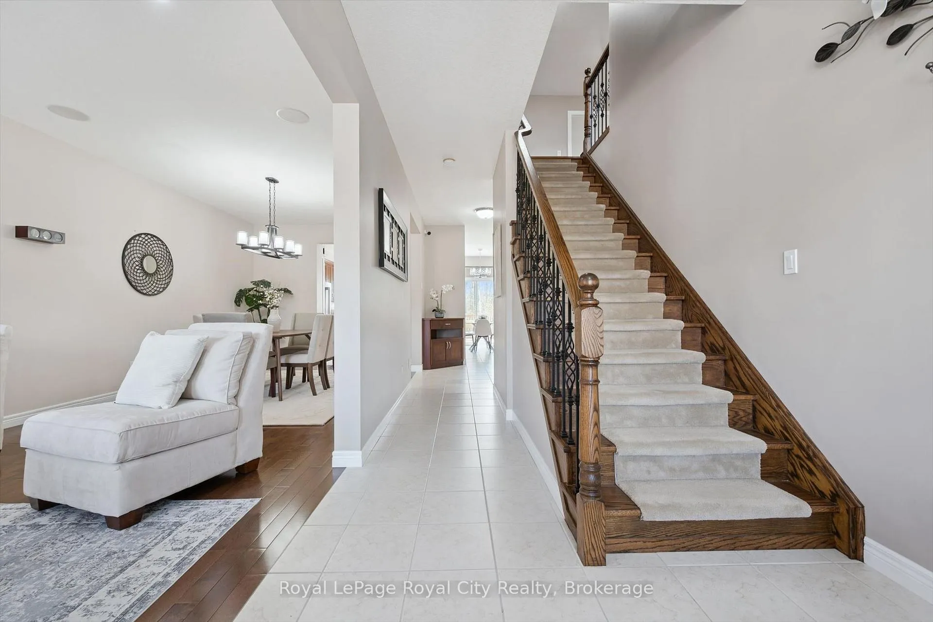 Photo 3 of 760 Willow Road, Guelph, Willow West/Sugarbush/West Acres — HOMEH