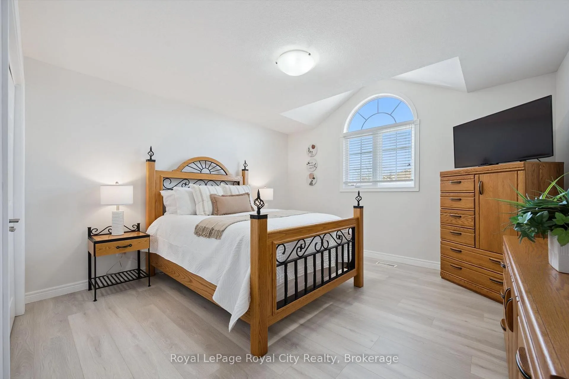 Photo 32 of 760 Willow Road, Guelph, Willow West/Sugarbush/West Acres — HOMEH