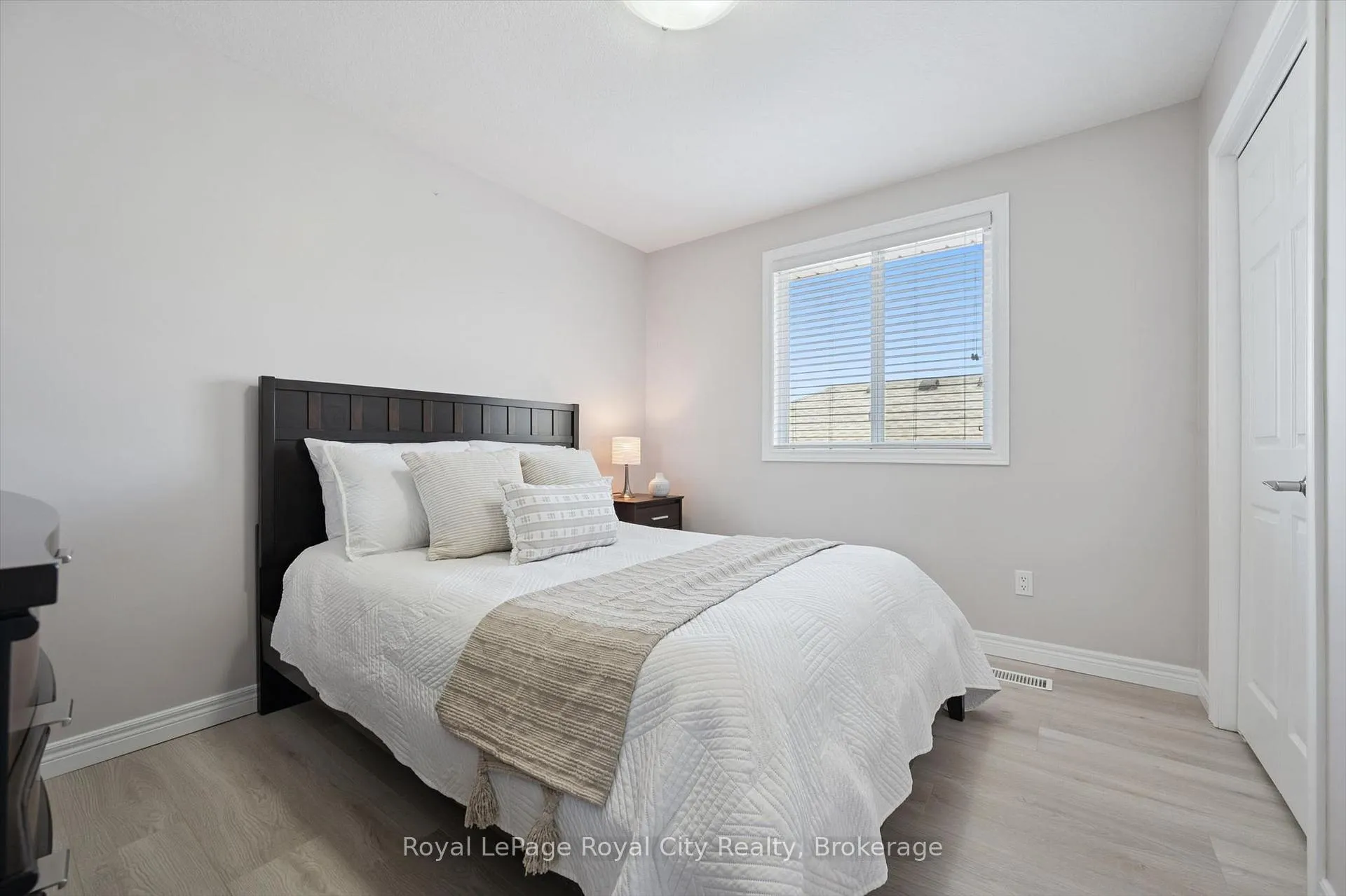 Photo 33 of 760 Willow Road, Guelph, Willow West/Sugarbush/West Acres — HOMEH