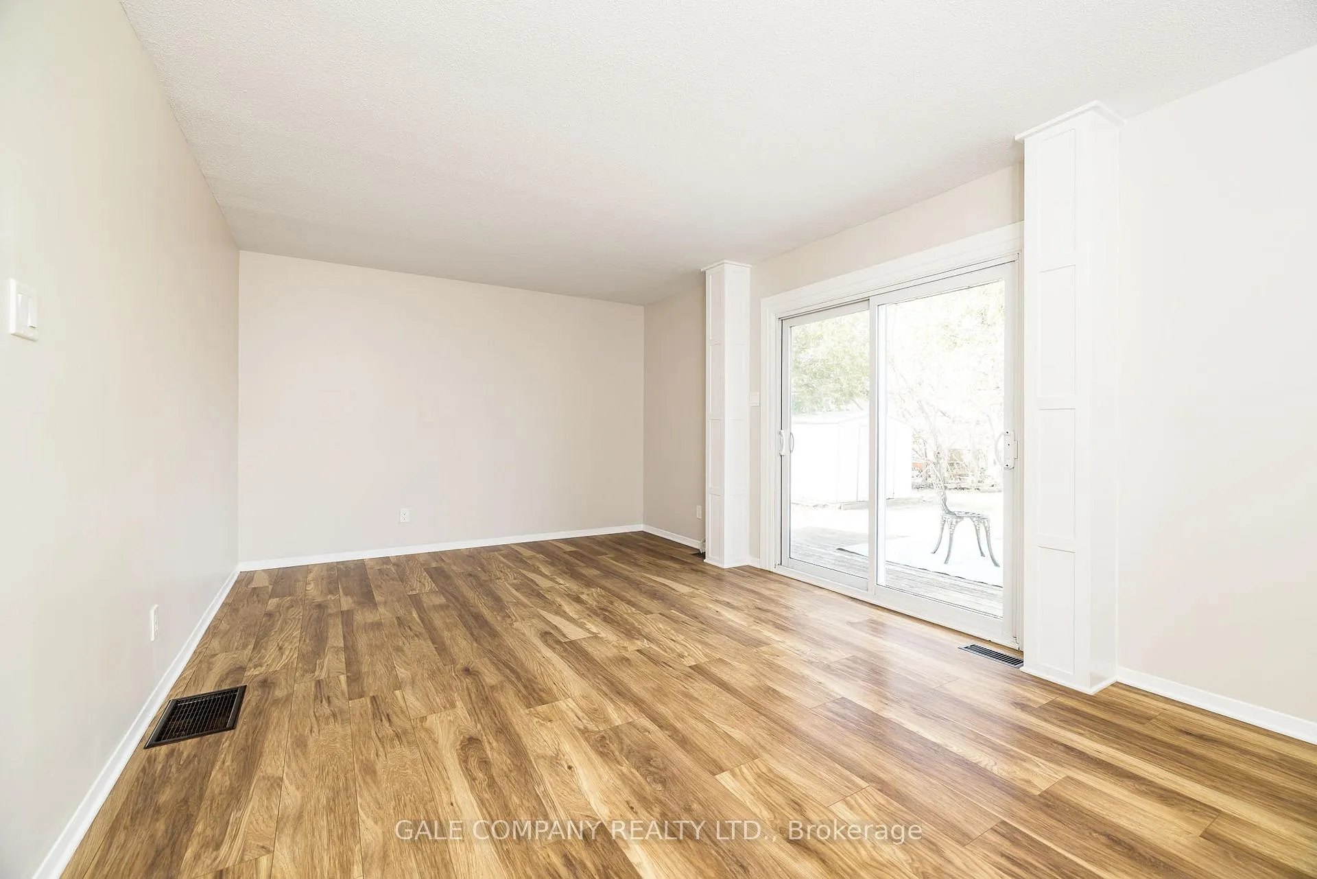 Photo 12 of 193 Edward Street S, Arnprior — HOMEH