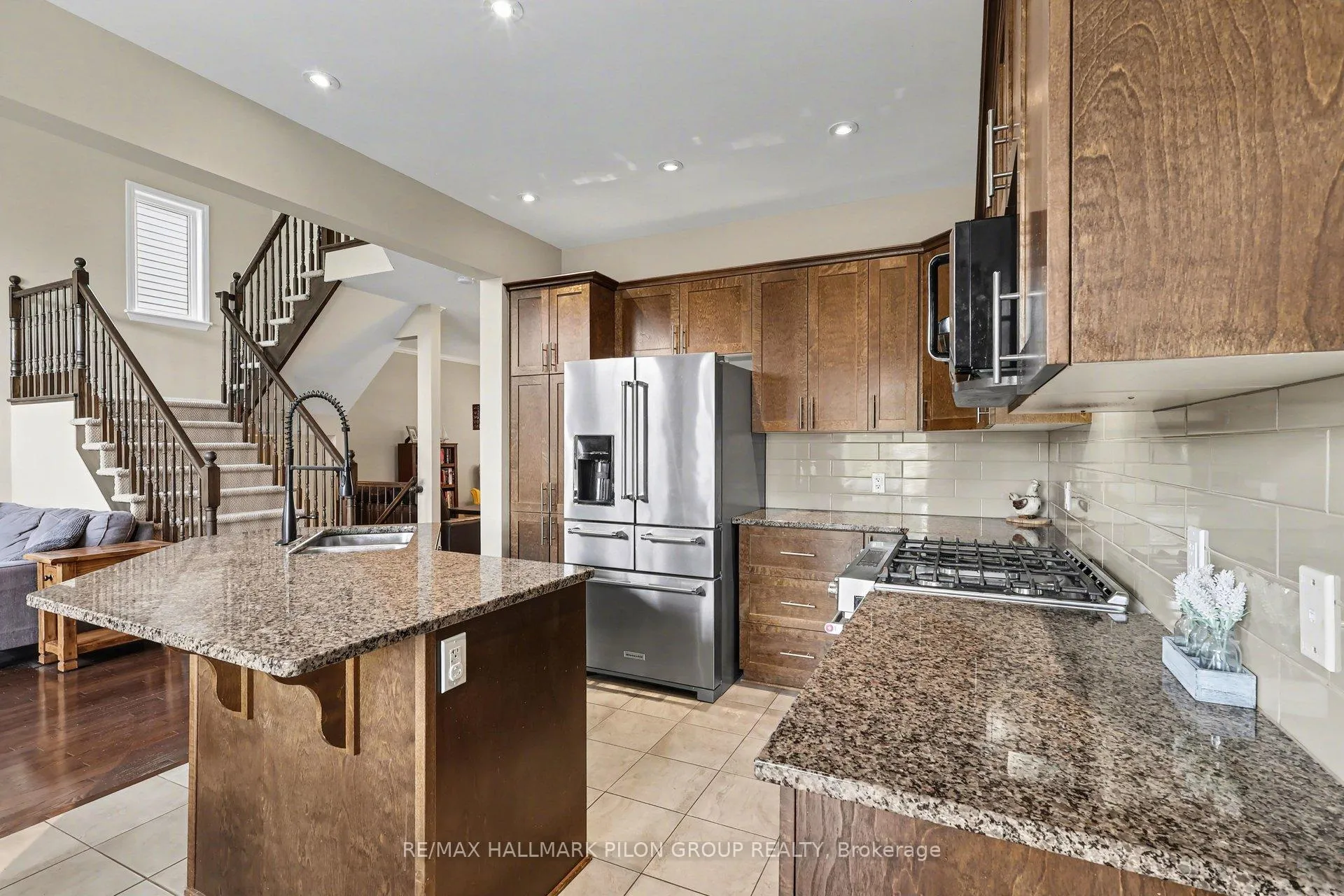 Photo 7 of 865 Contour Street, Ottawa, Mer Bleue/Bradley Estates/Anderson Park — HOMEH