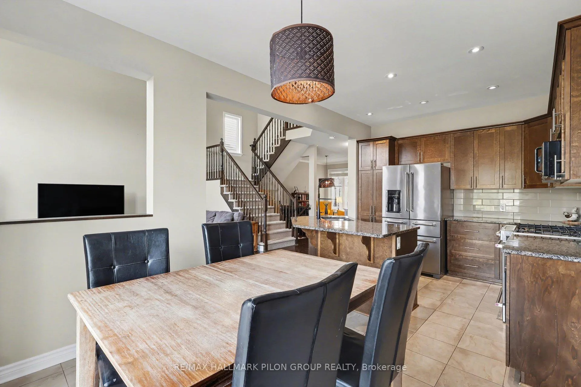 Photo 9 of 865 Contour Street, Ottawa, Mer Bleue/Bradley Estates/Anderson Park — HOMEH