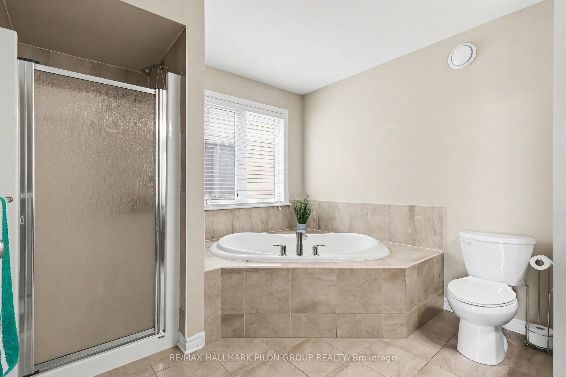Photo 16 of 865 Contour Street, Ottawa, Mer Bleue/Bradley Estates/Anderson Park — HOMEH