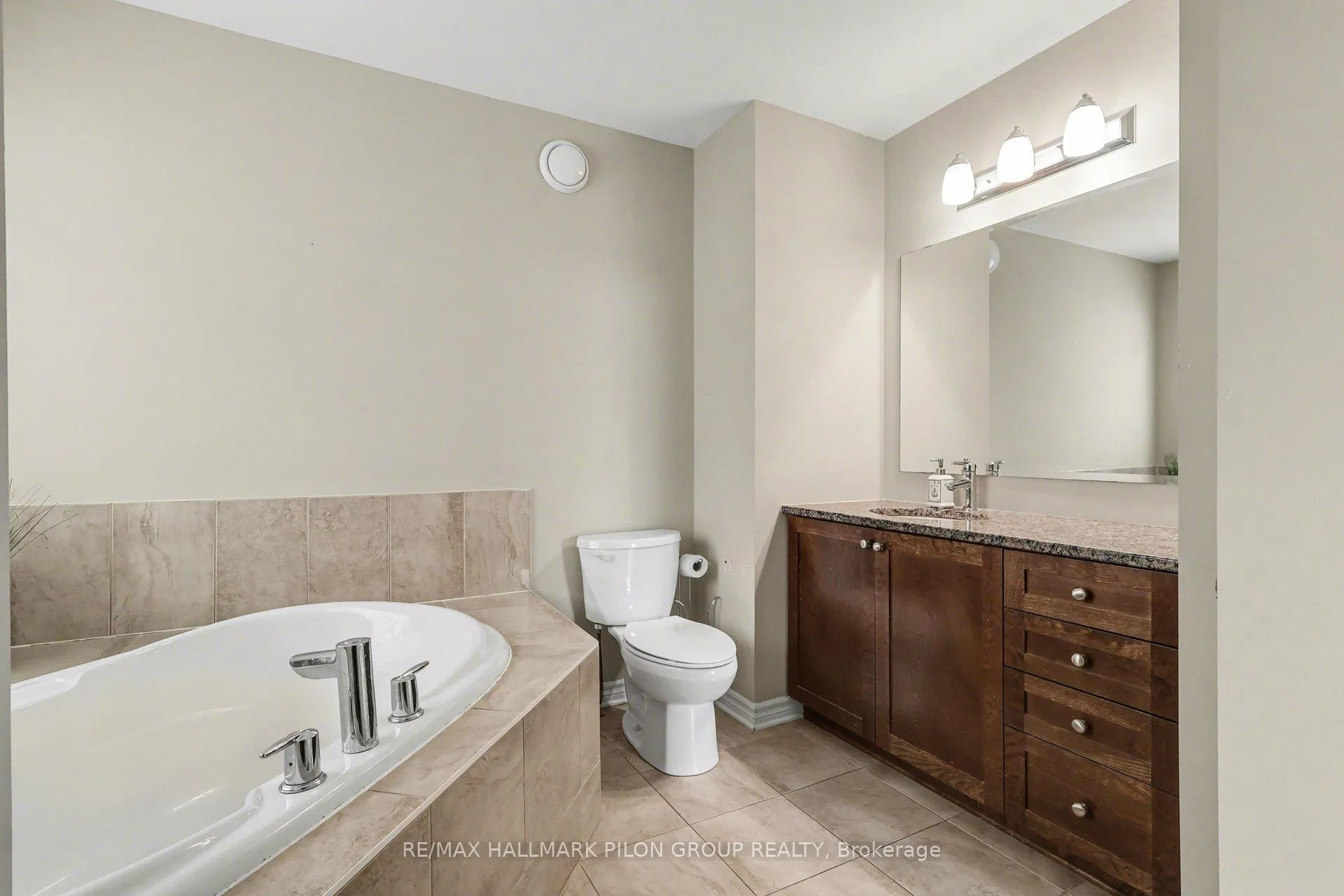 Photo 17 of 865 Contour Street, Ottawa, Mer Bleue/Bradley Estates/Anderson Park — HOMEH