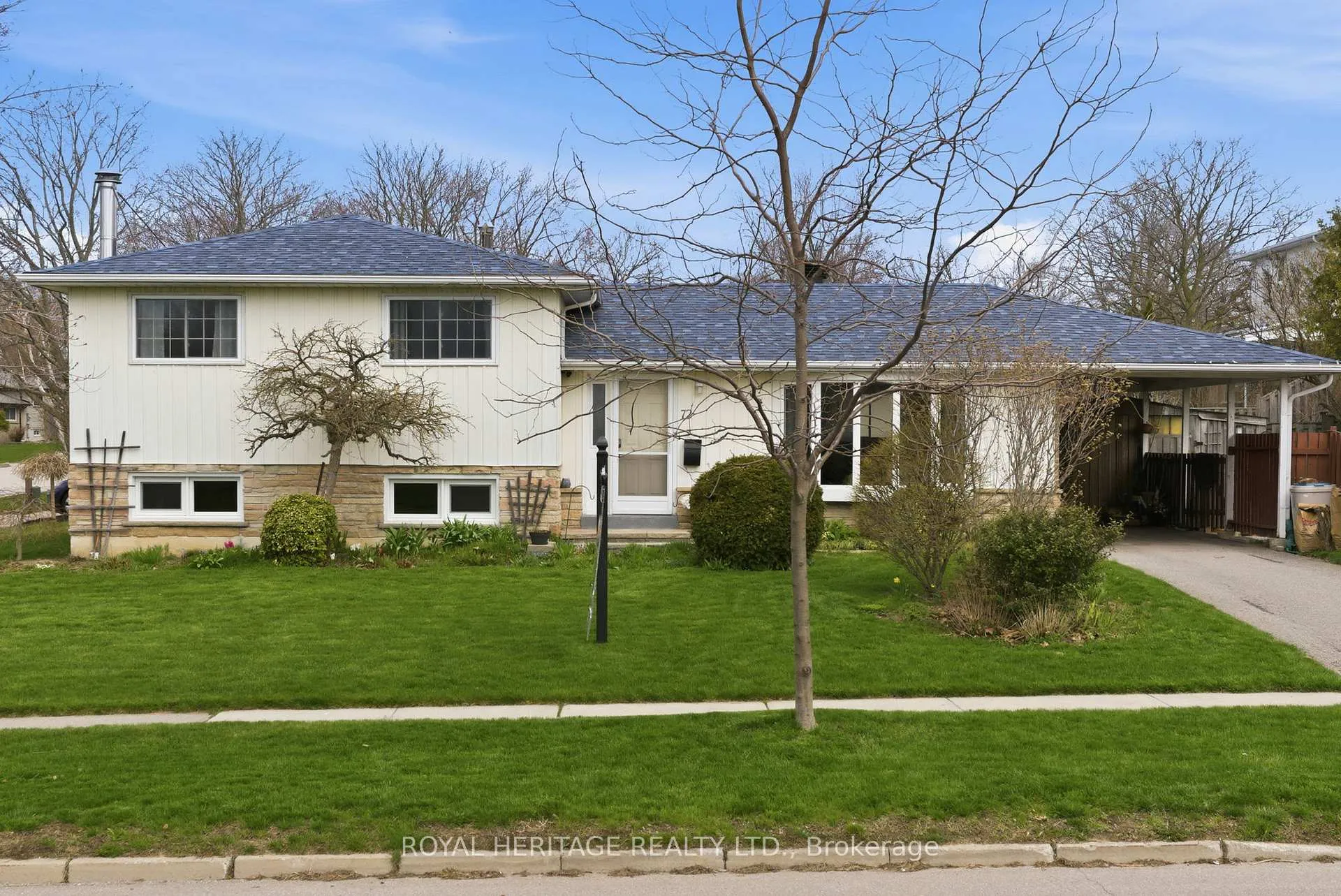 Photo 2 of 72 Clover Ridge Drive E, Ajax, South East — HOMEH