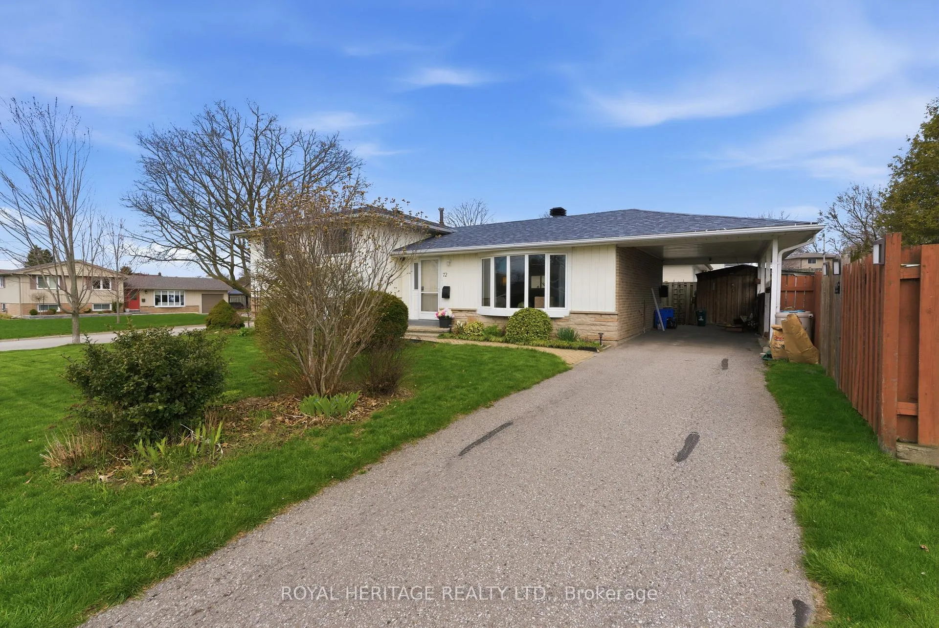 Photo 3 of 72 Clover Ridge Drive E, Ajax, South East — HOMEH