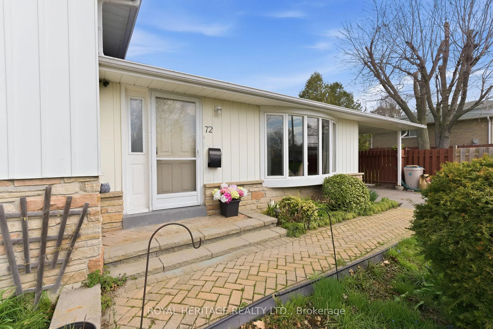 Photo 4 of 72 Clover Ridge Drive E, Ajax, South East — HOMEH
