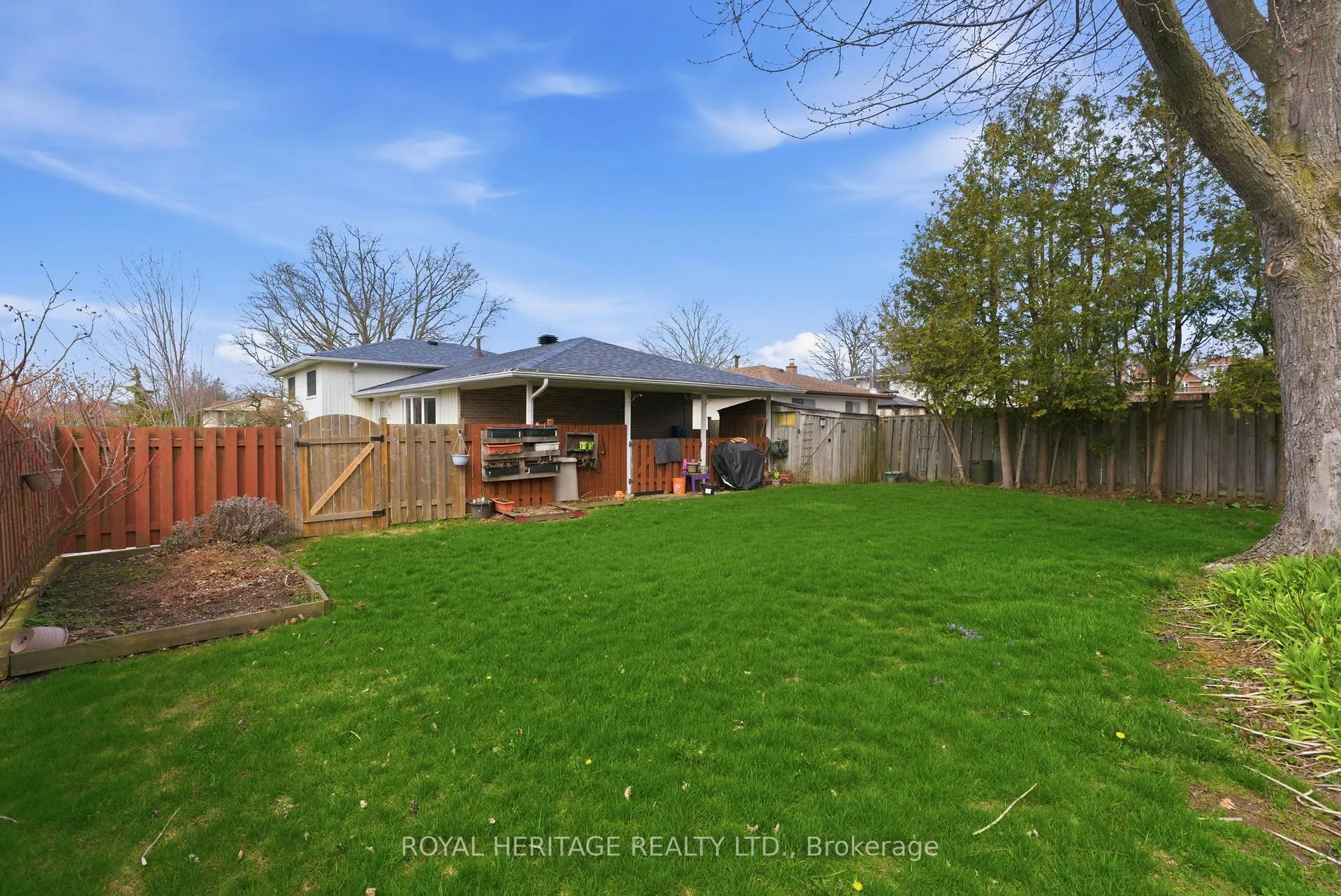 Photo 38 of 72 Clover Ridge Drive E, Ajax, South East — HOMEH
