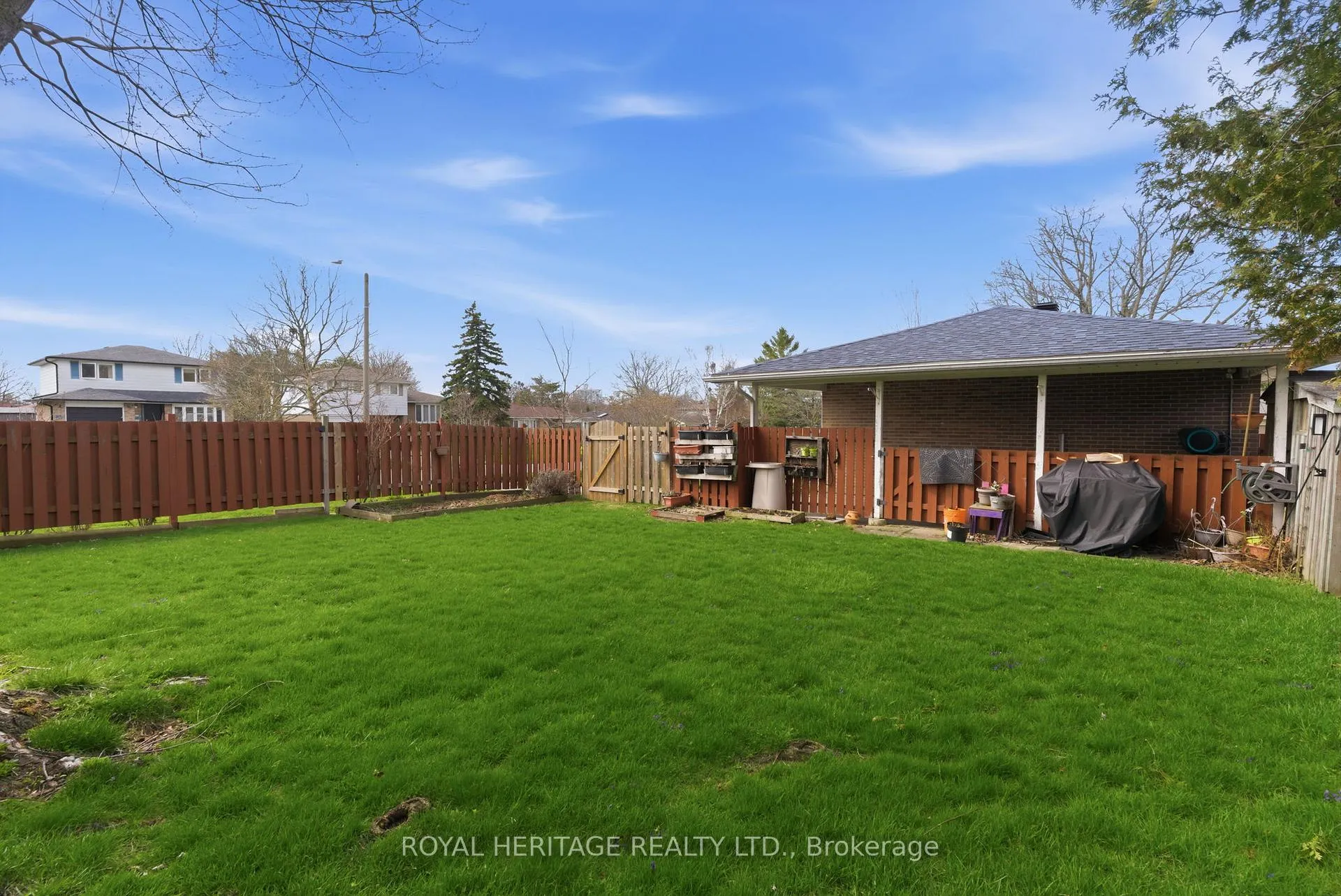 Photo 39 of 72 Clover Ridge Drive E, Ajax, South East — HOMEH