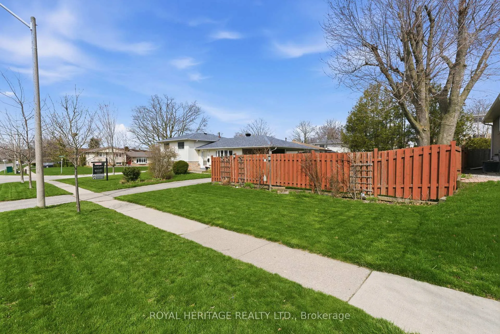 Photo 41 of 72 Clover Ridge Drive E, Ajax, South East — HOMEH