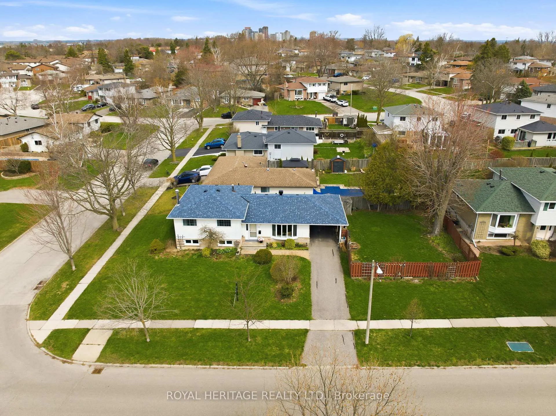 Photo 42 of 72 Clover Ridge Drive E, Ajax, South East — HOMEH