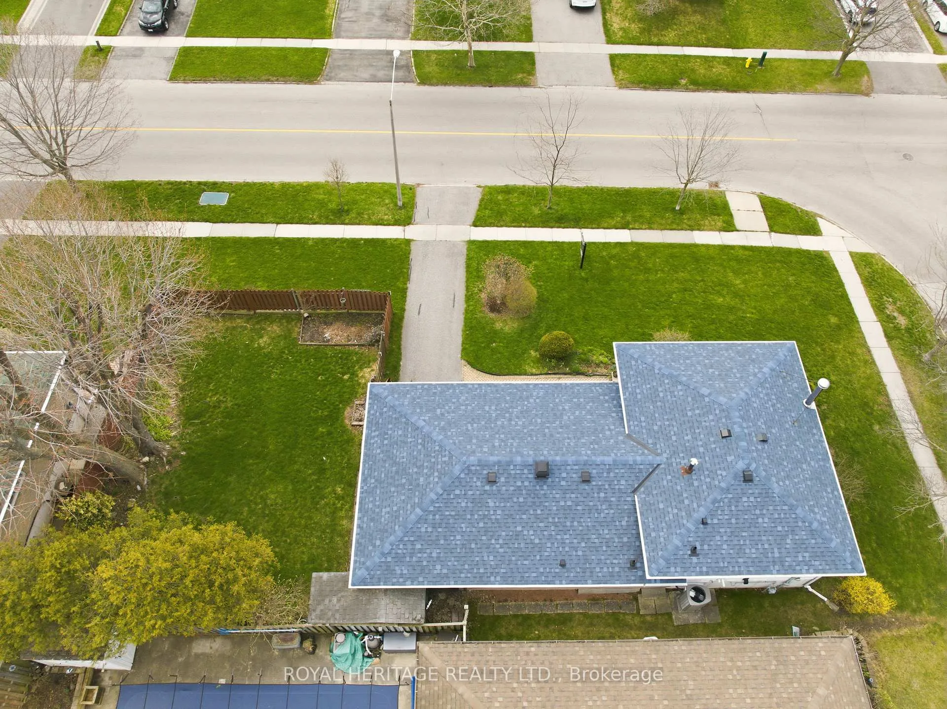 Photo 43 of 72 Clover Ridge Drive E, Ajax, South East — HOMEH