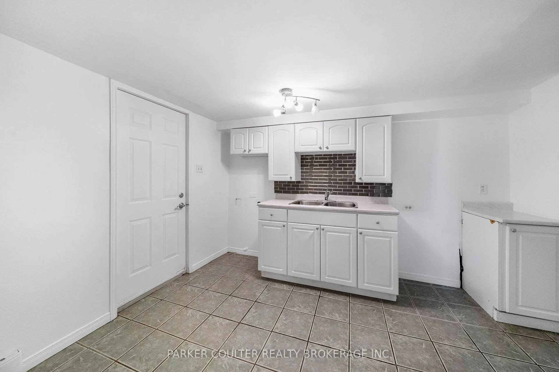 Photo 8 of 10 Ford Street, Barrie, Sunnidale — HOMEH