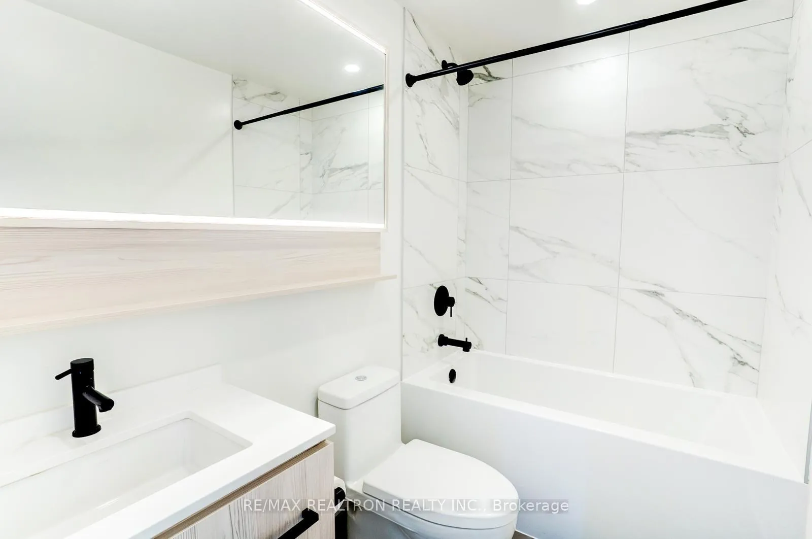 Photo 14 of Unit 1213, 425 Front Street E, Toronto, Waterfront Communities — HOMEH