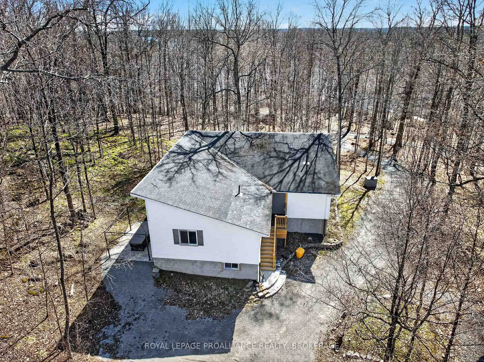 Photo 2 of 289 Maple Grove Lane, Frontenac, Frontenac South — HOMEH