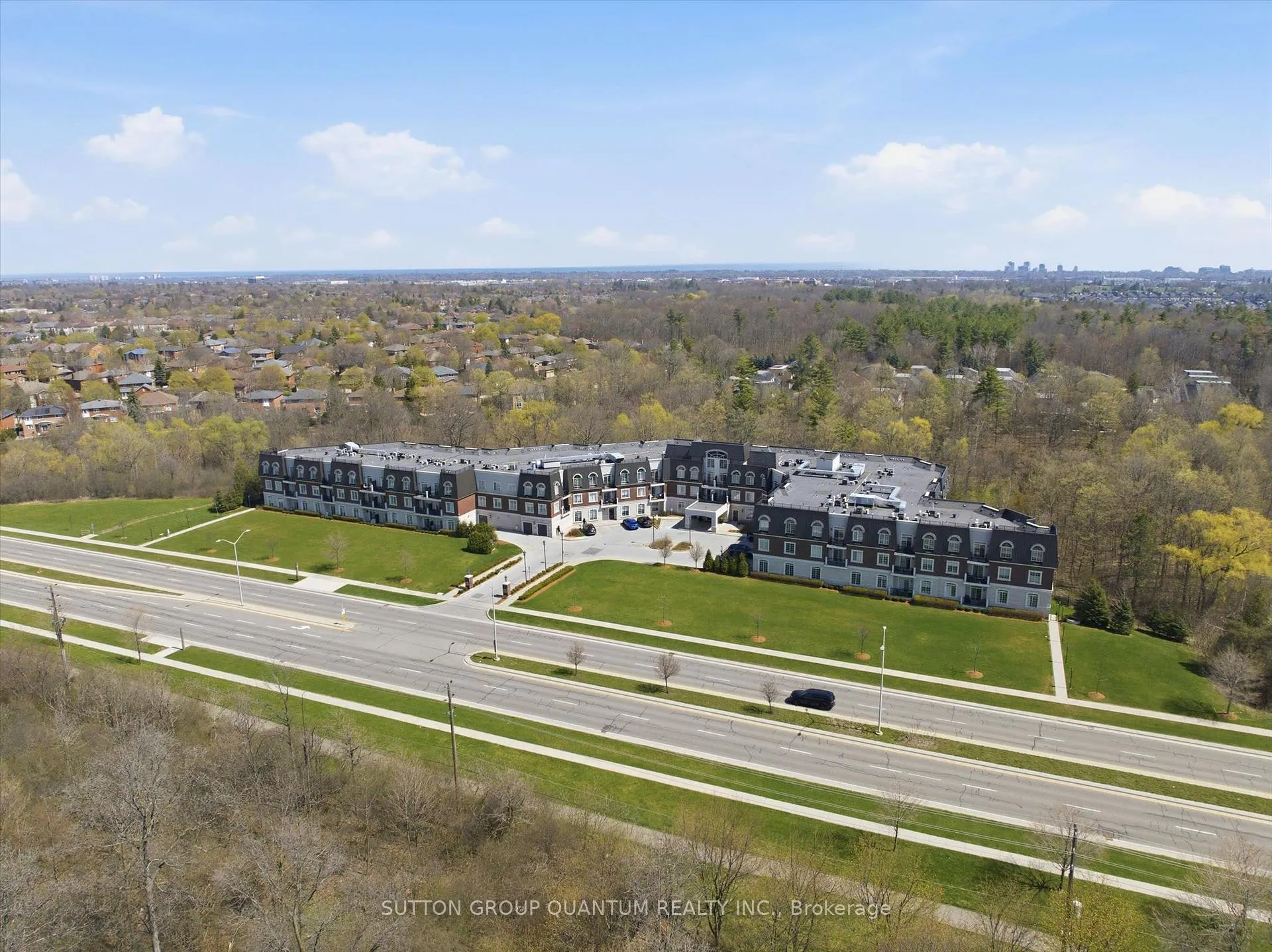 Photo 1 of Unit 304, 2300 Upper Middle Road W, Oakville, Glen Abbey — HOMEH