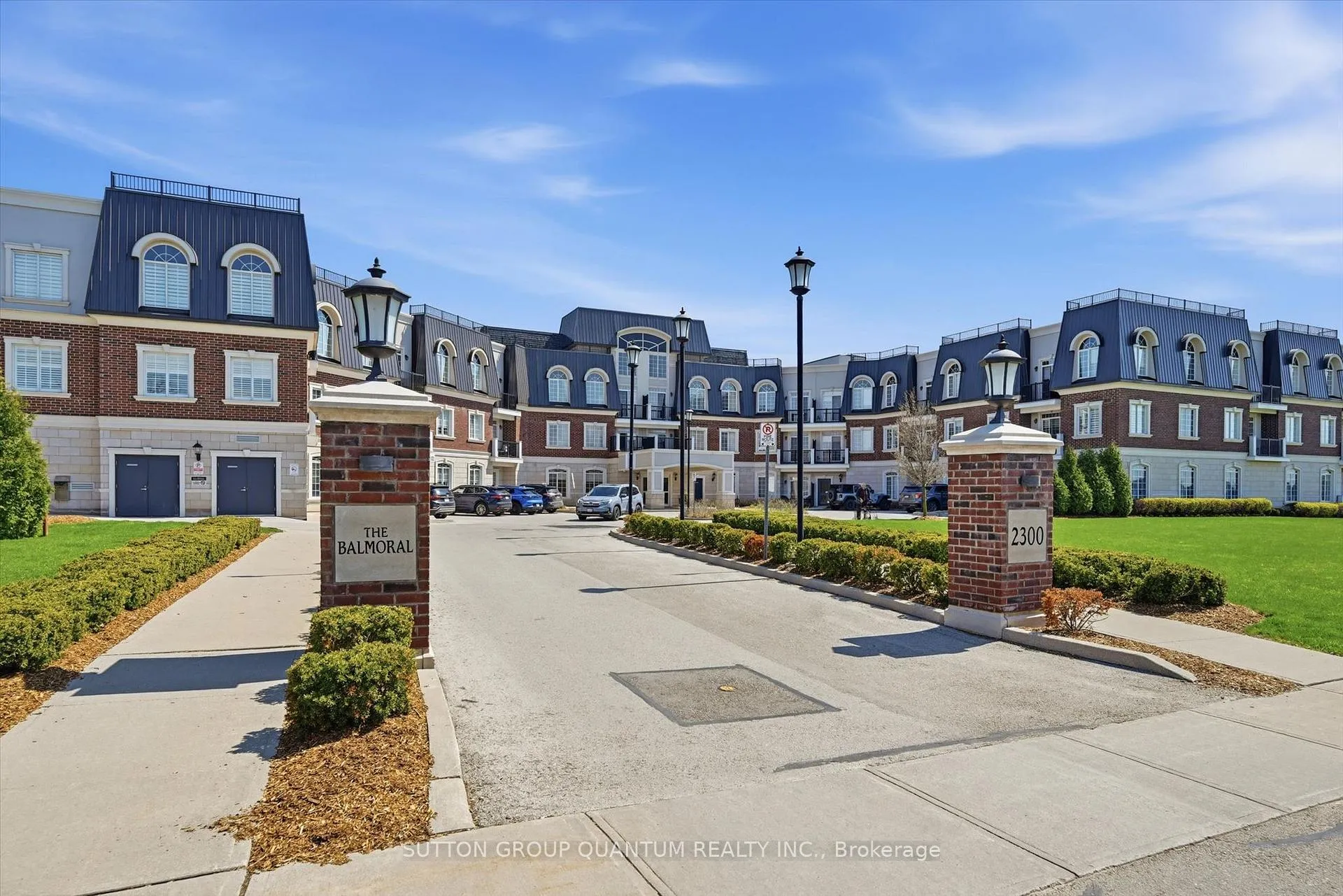 Photo 2 of Unit 304, 2300 Upper Middle Road W, Oakville, Glen Abbey — HOMEH