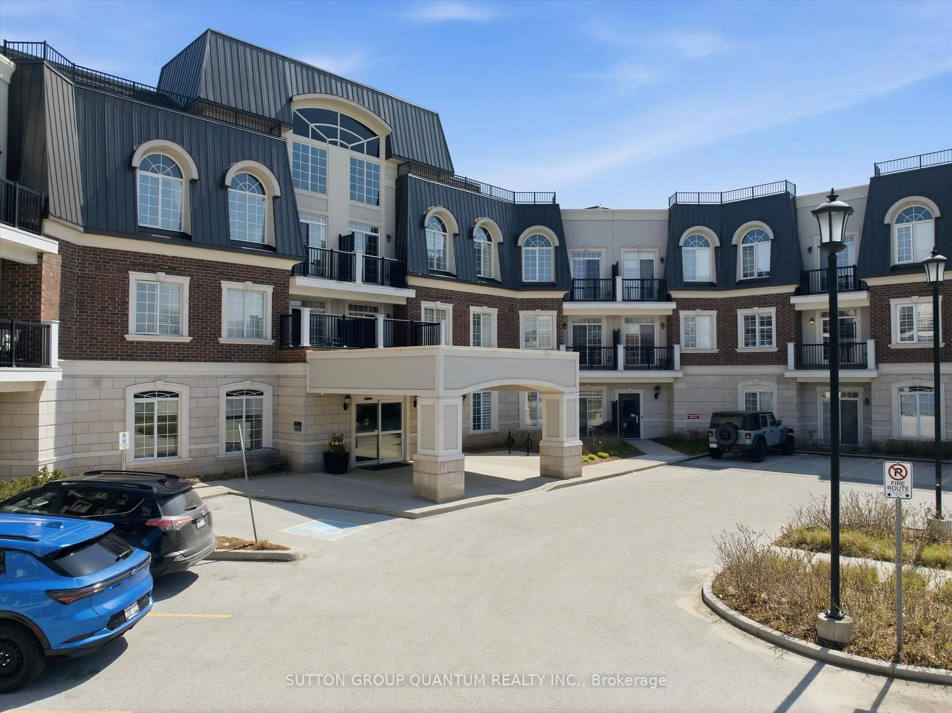 Photo 3 of Unit 304, 2300 Upper Middle Road W, Oakville, Glen Abbey — HOMEH