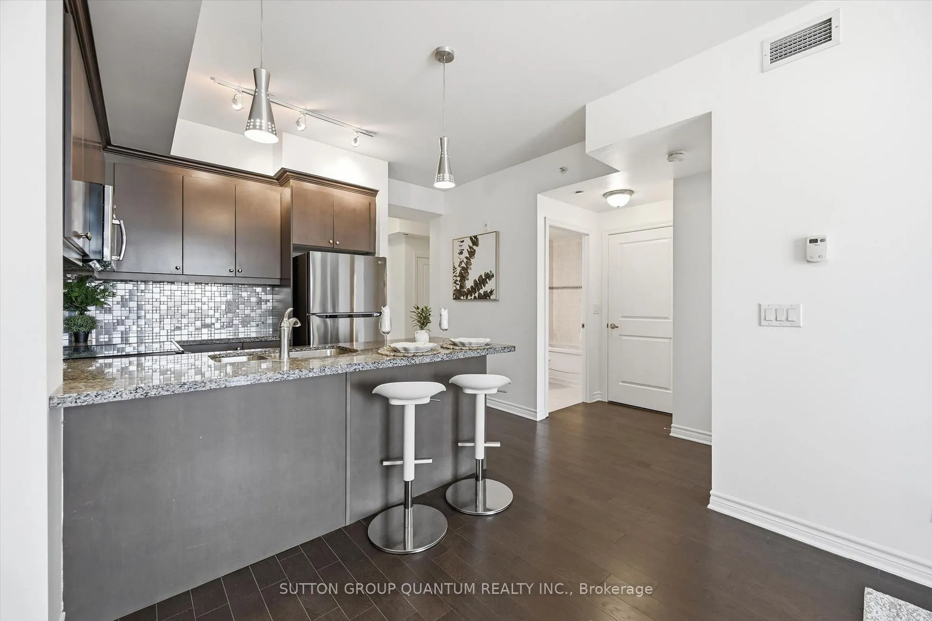 Photo 11 of Unit 304, 2300 Upper Middle Road W, Oakville, Glen Abbey — HOMEH