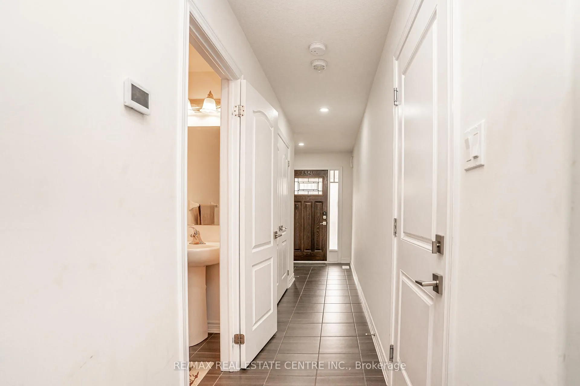 Photo 3 of 11 Winterton Court, Orangeville — HOMEH