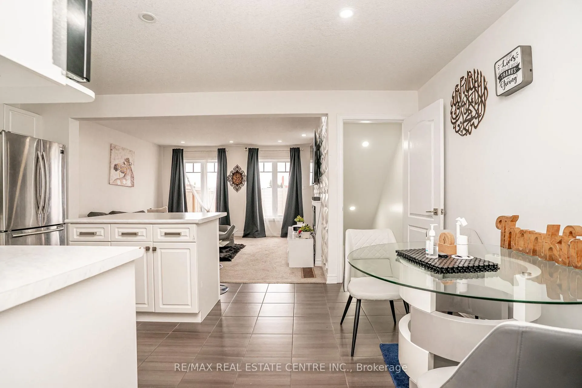 Photo 4 of 11 Winterton Court, Orangeville — HOMEH