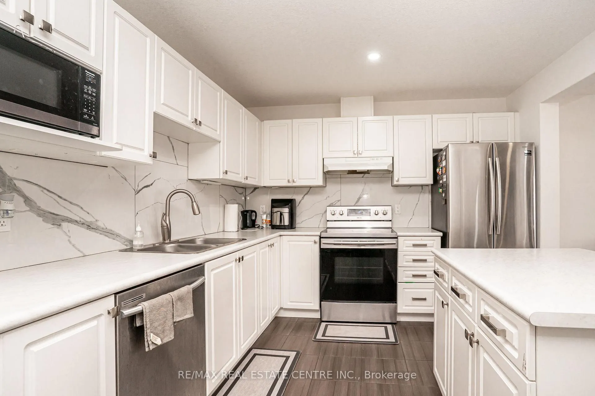 Photo 6 of 11 Winterton Court, Orangeville — HOMEH