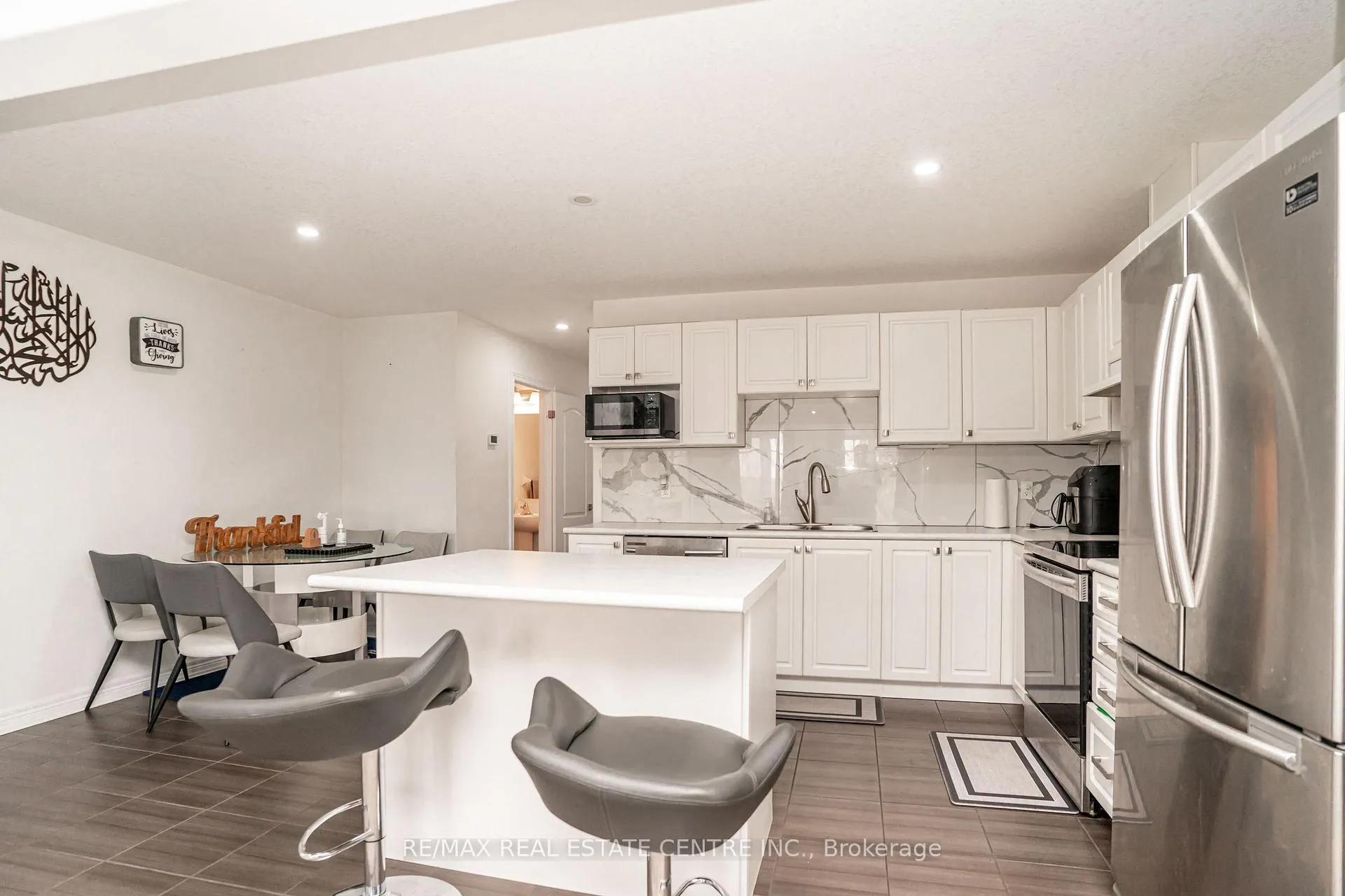 Photo 7 of 11 Winterton Court, Orangeville — HOMEH