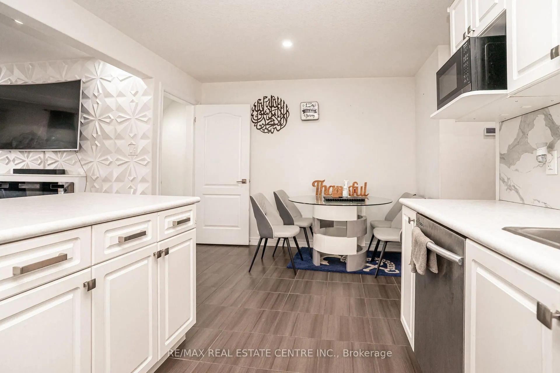 Photo 8 of 11 Winterton Court, Orangeville — HOMEH