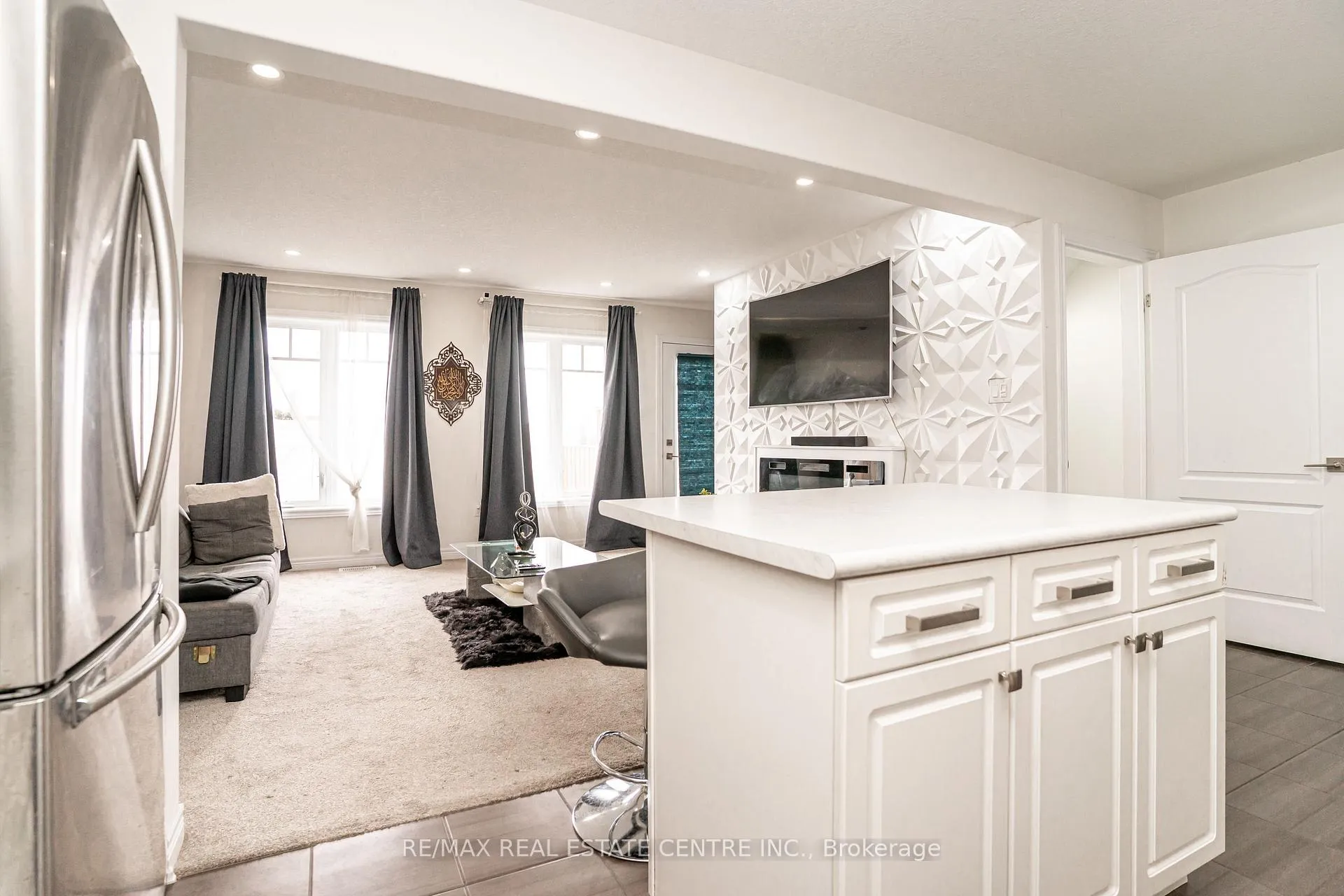 Photo 9 of 11 Winterton Court, Orangeville — HOMEH
