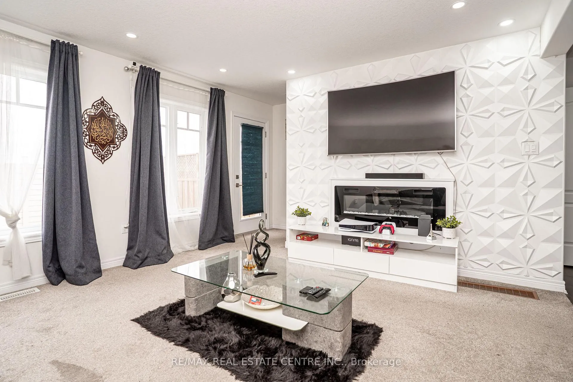 Photo 12 of 11 Winterton Court, Orangeville — HOMEH