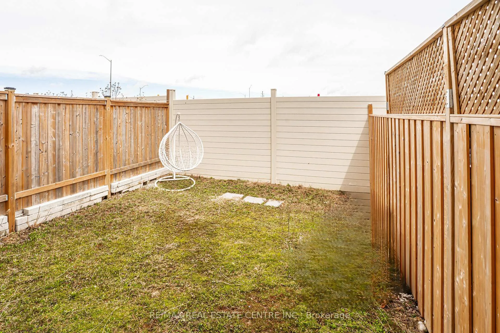 Photo 31 of 11 Winterton Court, Orangeville — HOMEH