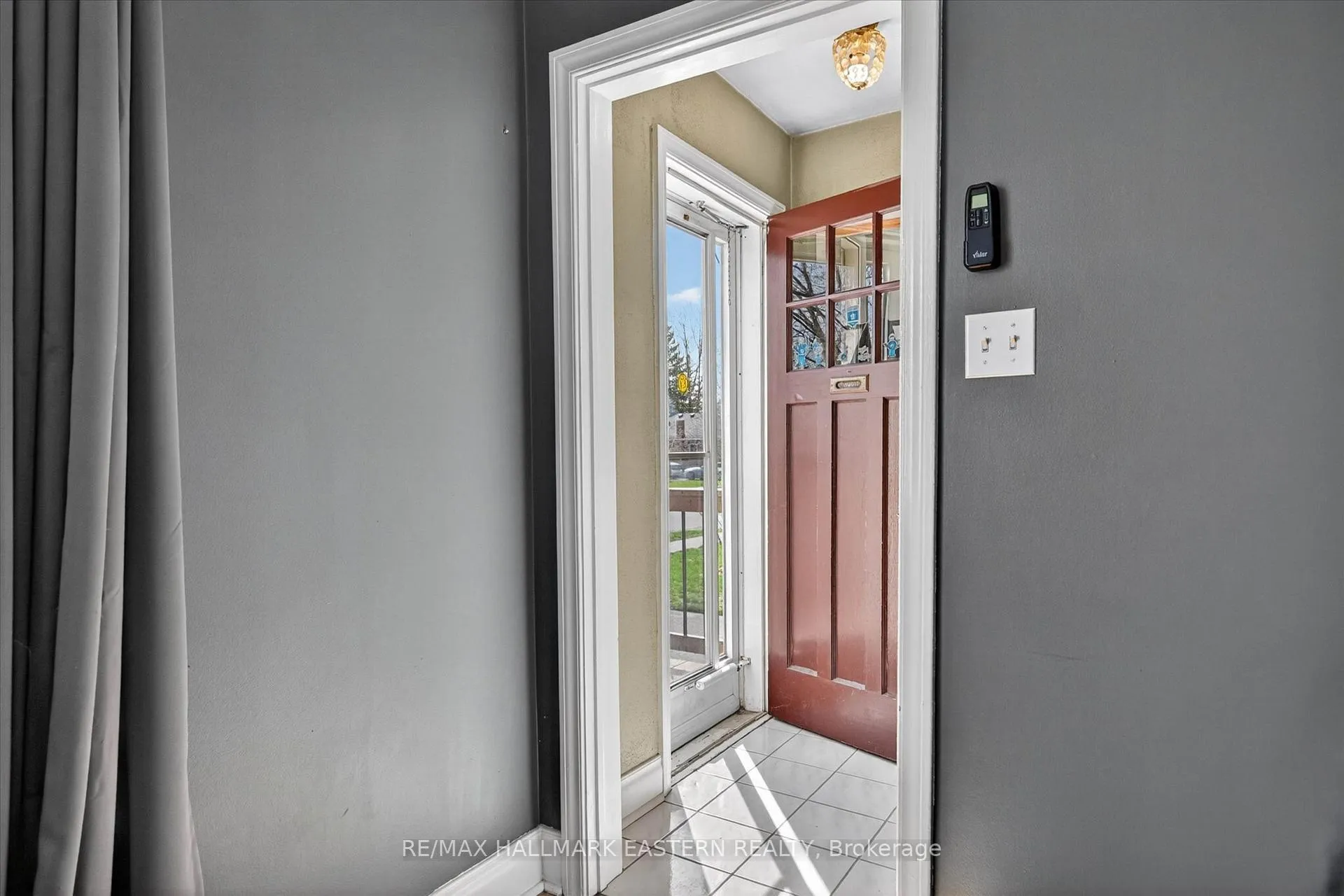 Photo 3 of 561 Spruce Avenue, Peterborough, Otonabee Ward 1 — HOMEH