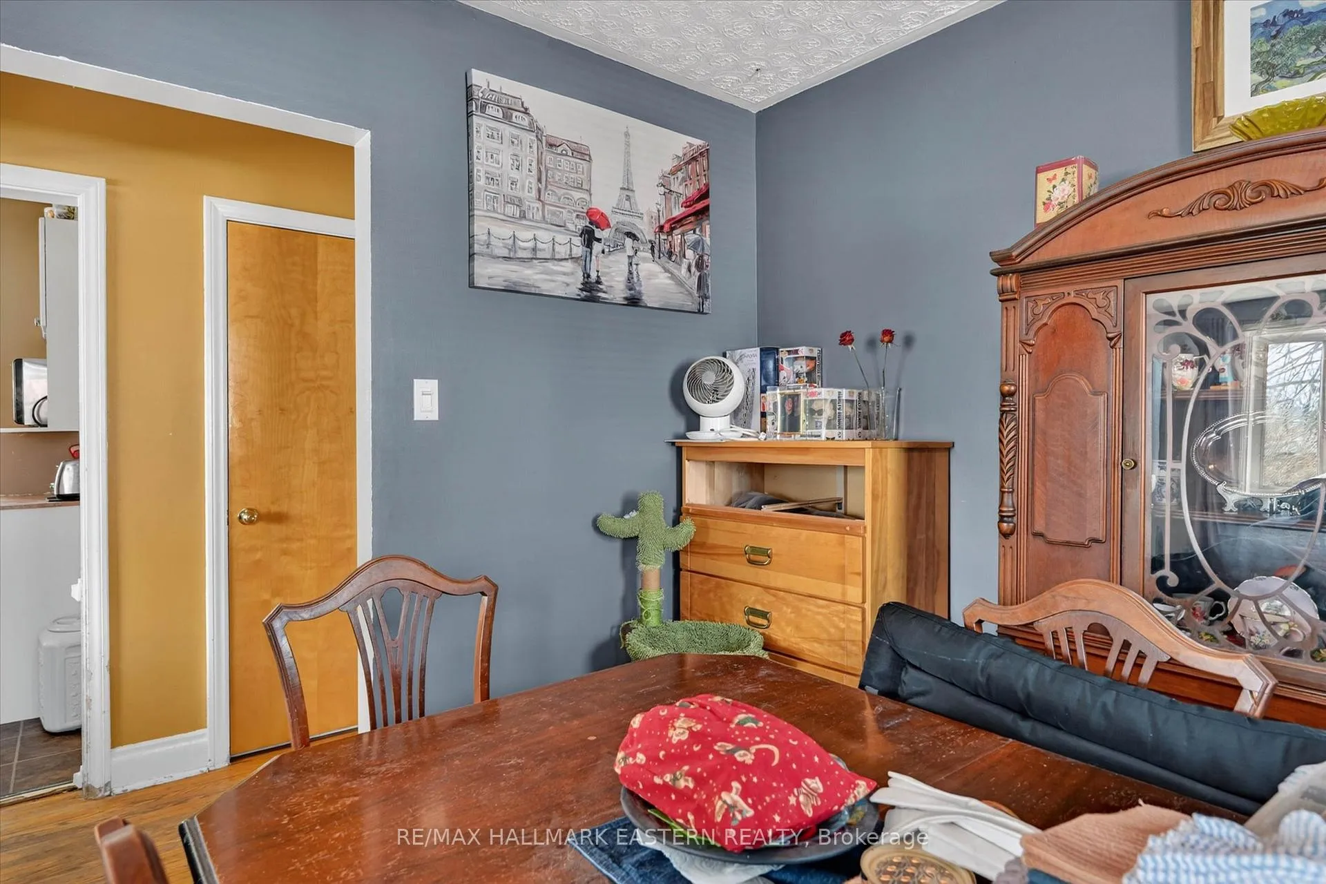 Photo 8 of 561 Spruce Avenue, Peterborough, Otonabee Ward 1 — HOMEH