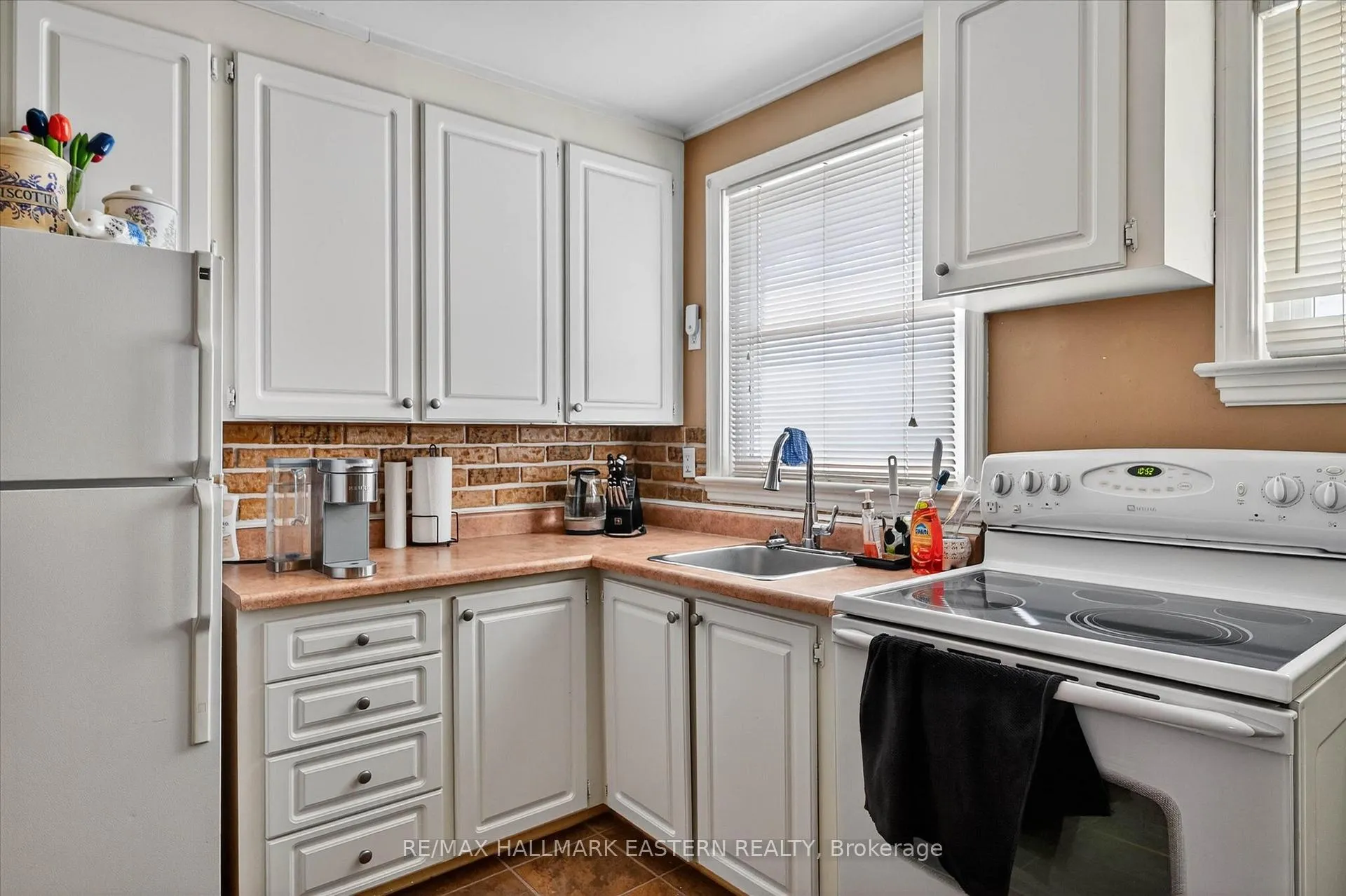 Photo 9 of 561 Spruce Avenue, Peterborough, Otonabee Ward 1 — HOMEH