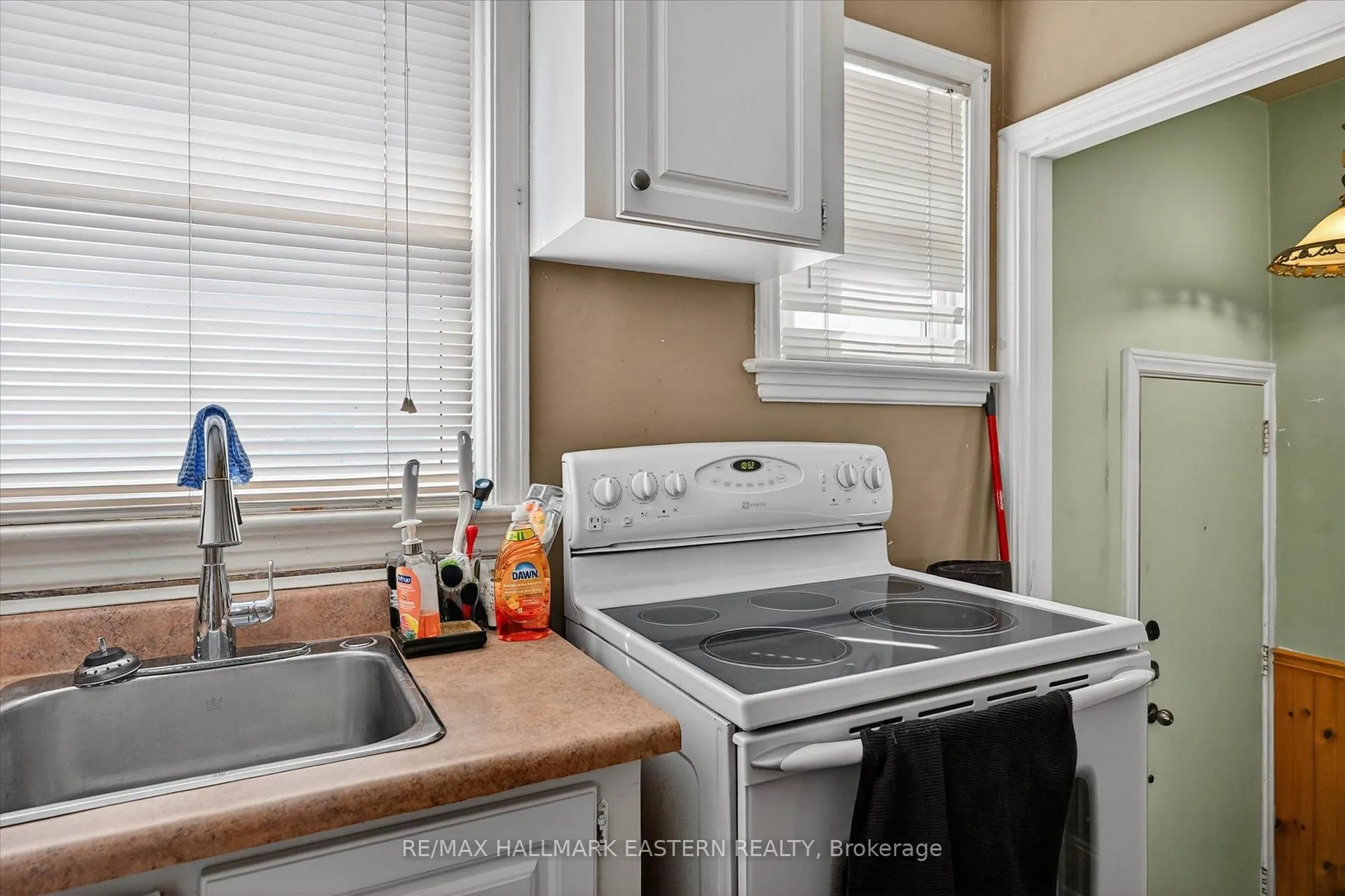 Photo 11 of 561 Spruce Avenue, Peterborough, Otonabee Ward 1 — HOMEH