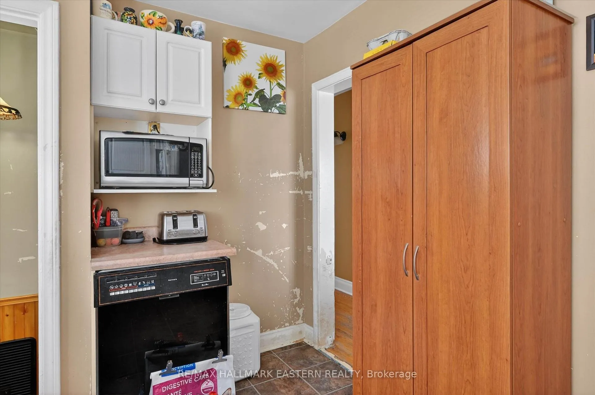 Photo 12 of 561 Spruce Avenue, Peterborough, Otonabee Ward 1 — HOMEH