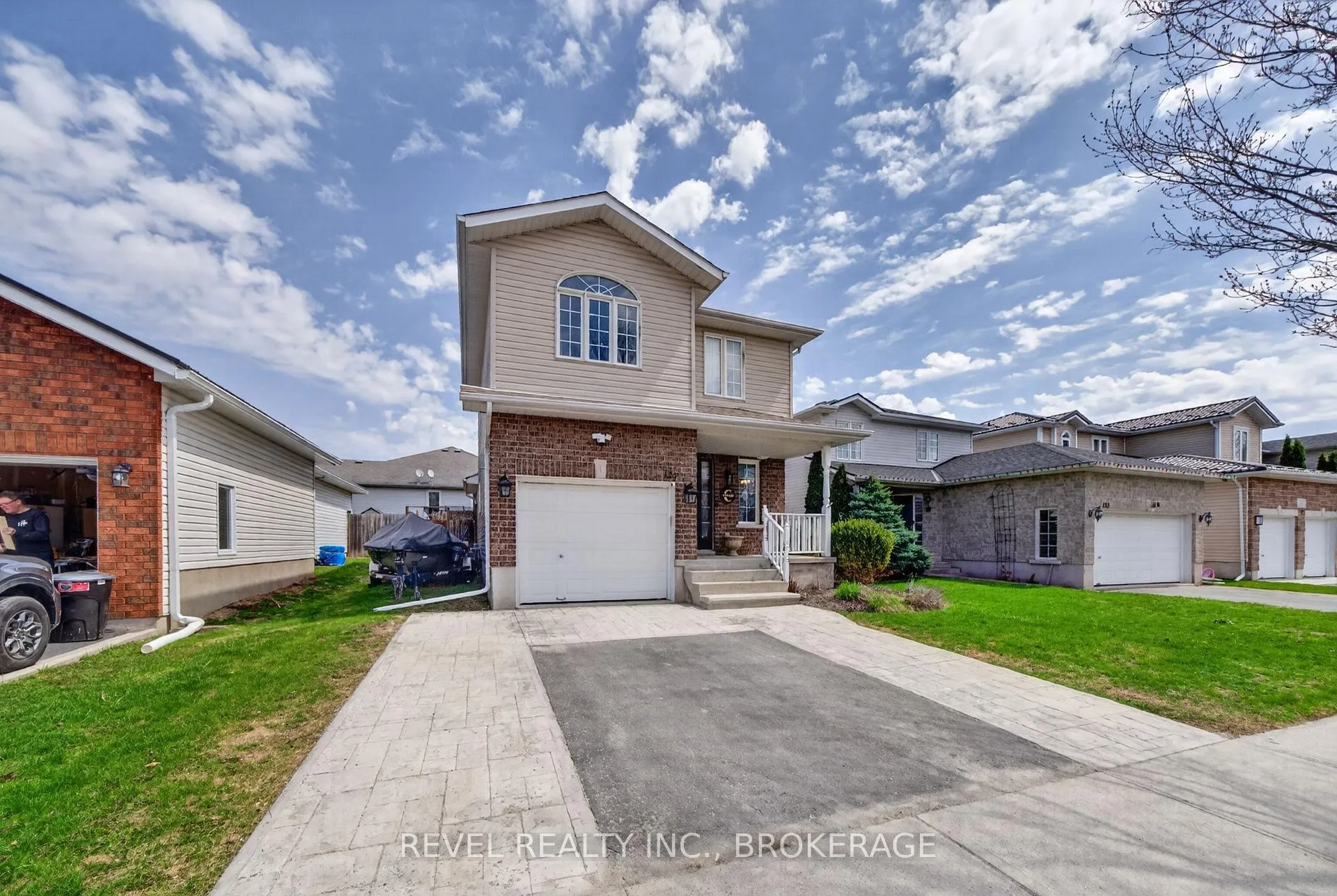 Photo 2 of 129 Amy Lynn Drive, Loyalist, Amherstview — HOMEH
