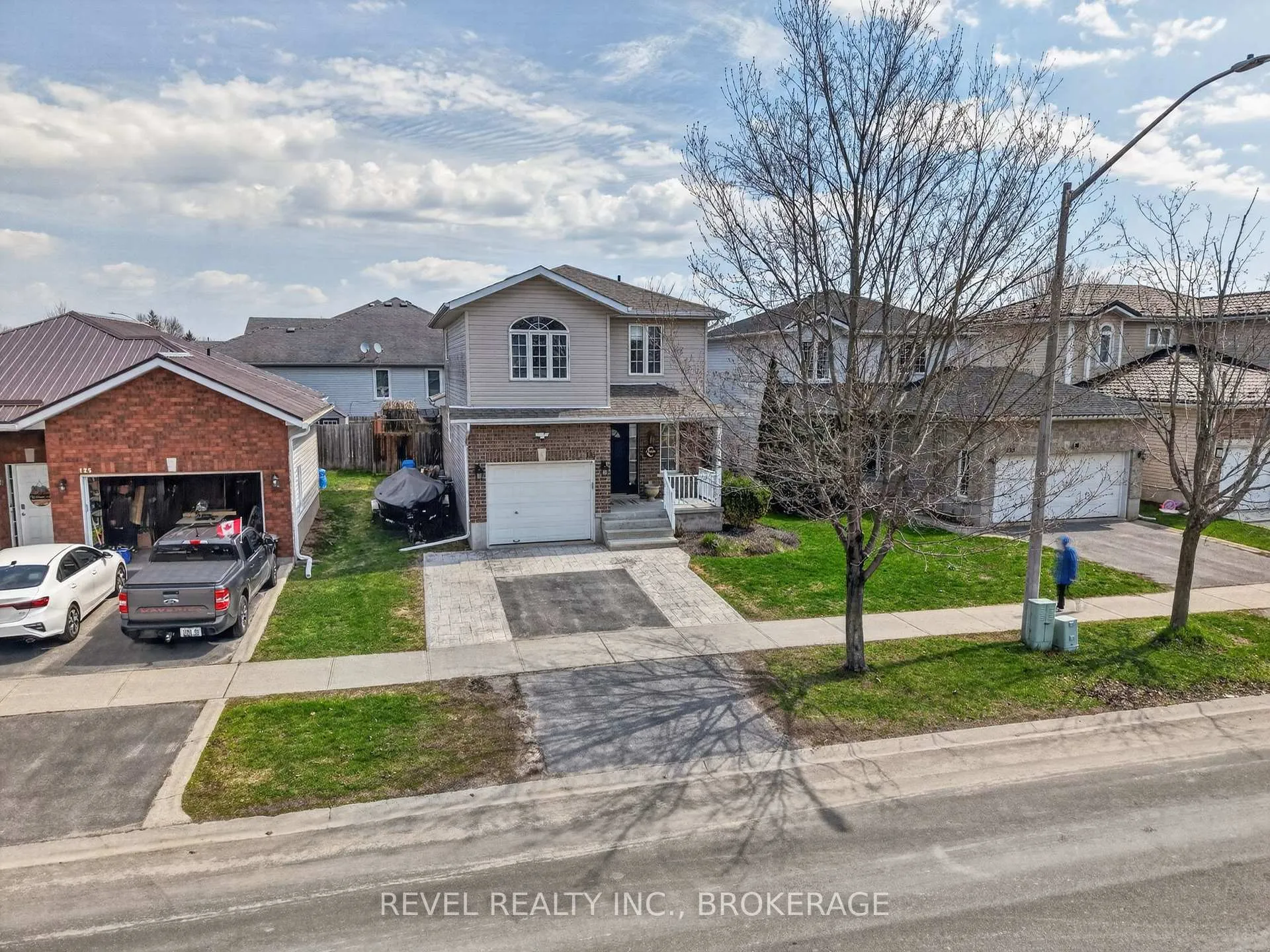 Photo 3 of 129 Amy Lynn Drive, Loyalist, Amherstview — HOMEH