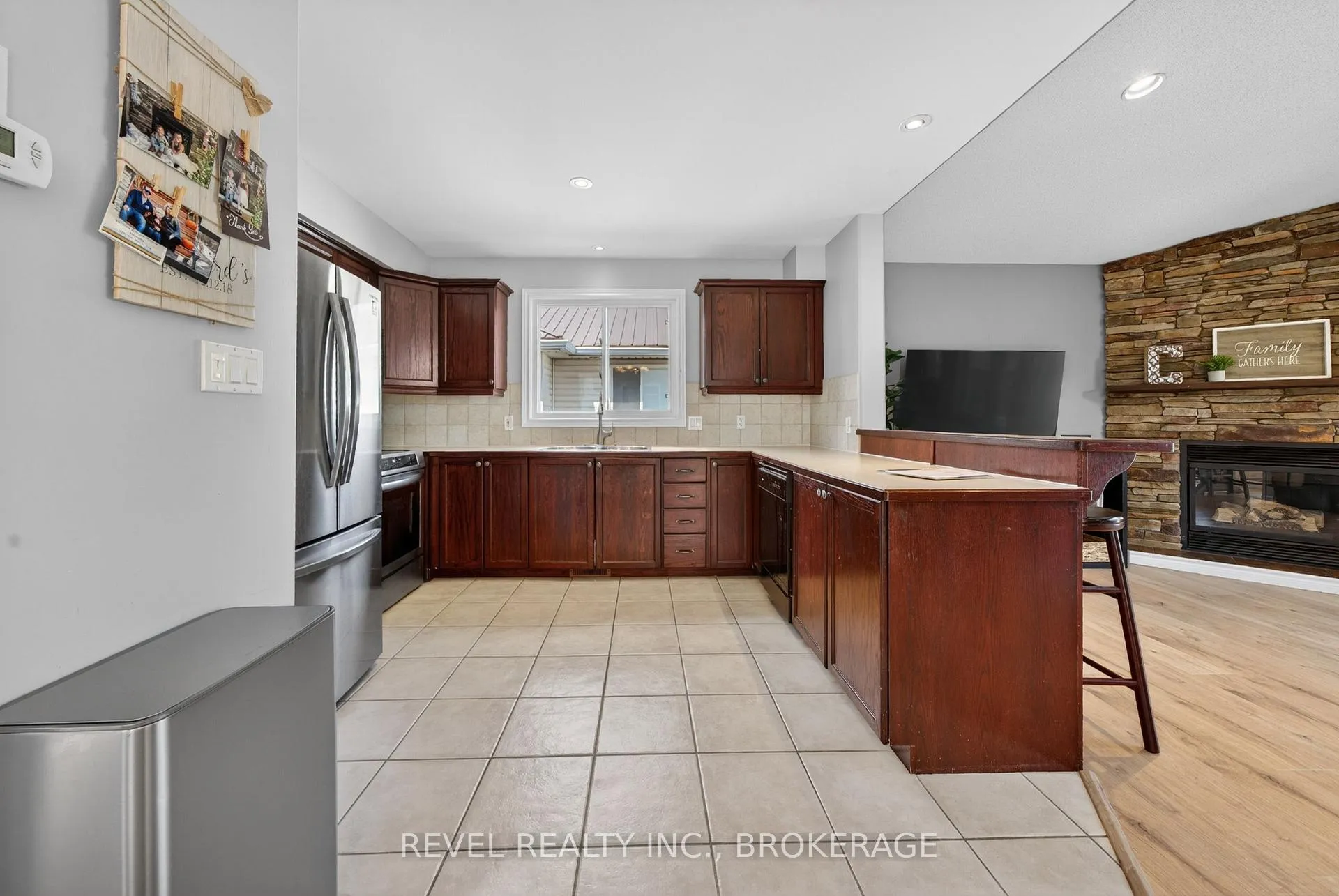 Photo 8 of 129 Amy Lynn Drive, Loyalist, Amherstview — HOMEH
