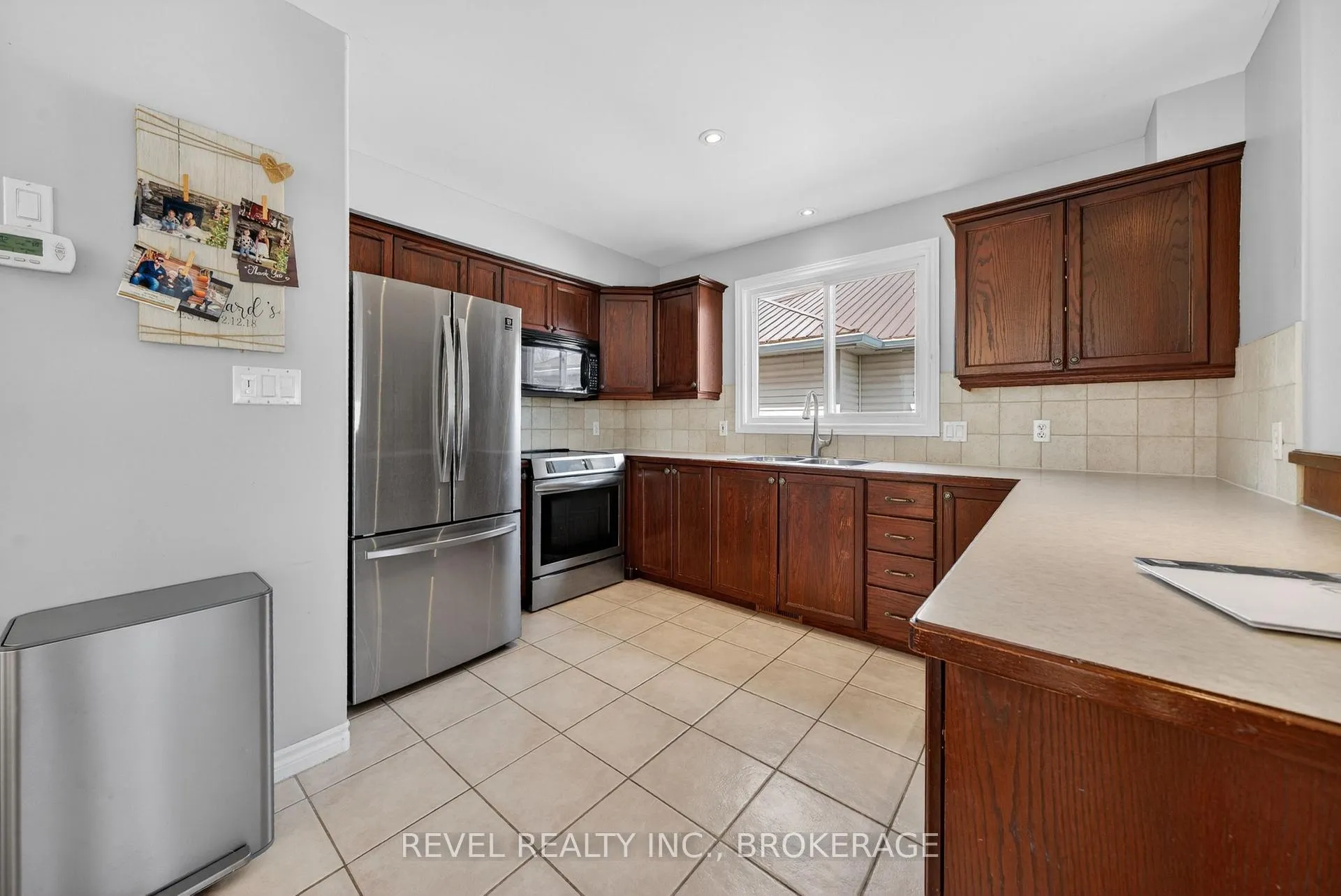Photo 9 of 129 Amy Lynn Drive, Loyalist, Amherstview — HOMEH