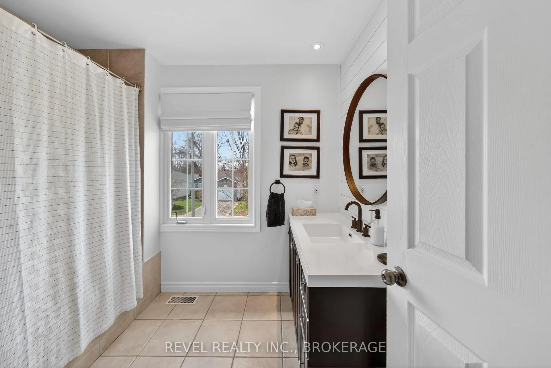 Photo 21 of 129 Amy Lynn Drive, Loyalist, Amherstview — HOMEH