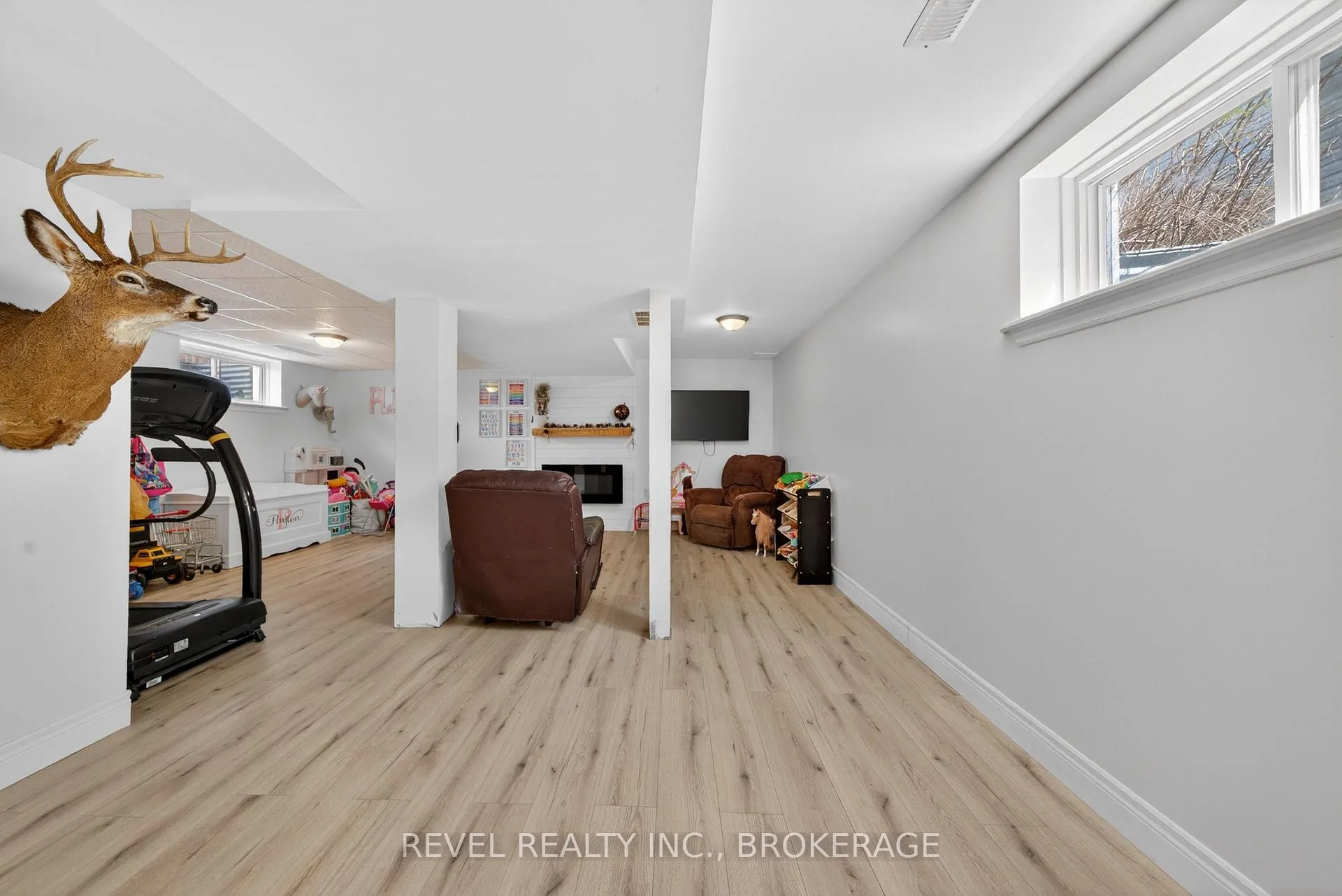 Photo 26 of 129 Amy Lynn Drive, Loyalist, Amherstview — HOMEH