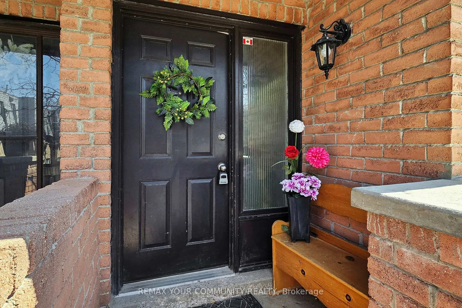 Photo 5 of Unit 16, 72 Ashglen Way, Markham, Unionville — HOMEH