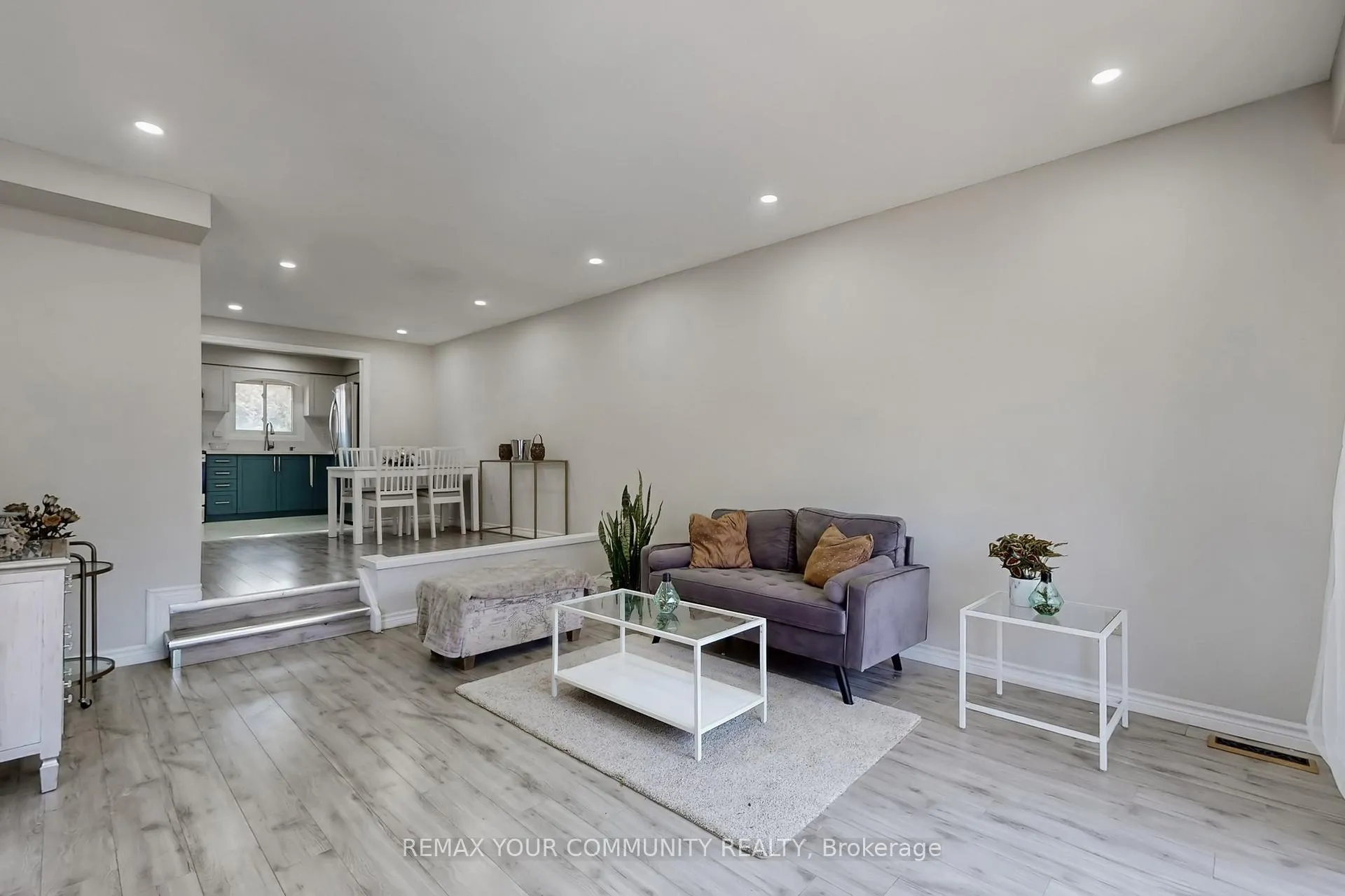 Photo 8 of Unit 16, 72 Ashglen Way, Markham, Unionville — HOMEH
