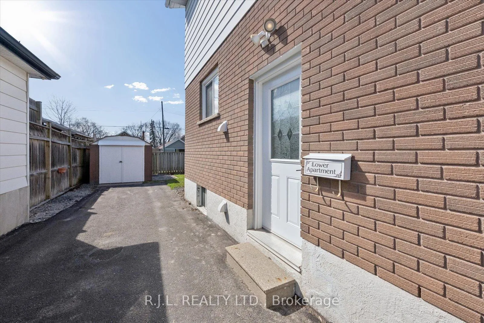 Photo 3 of 567 Howden Street, Peterborough, Otonabee Ward 1 — HOMEH